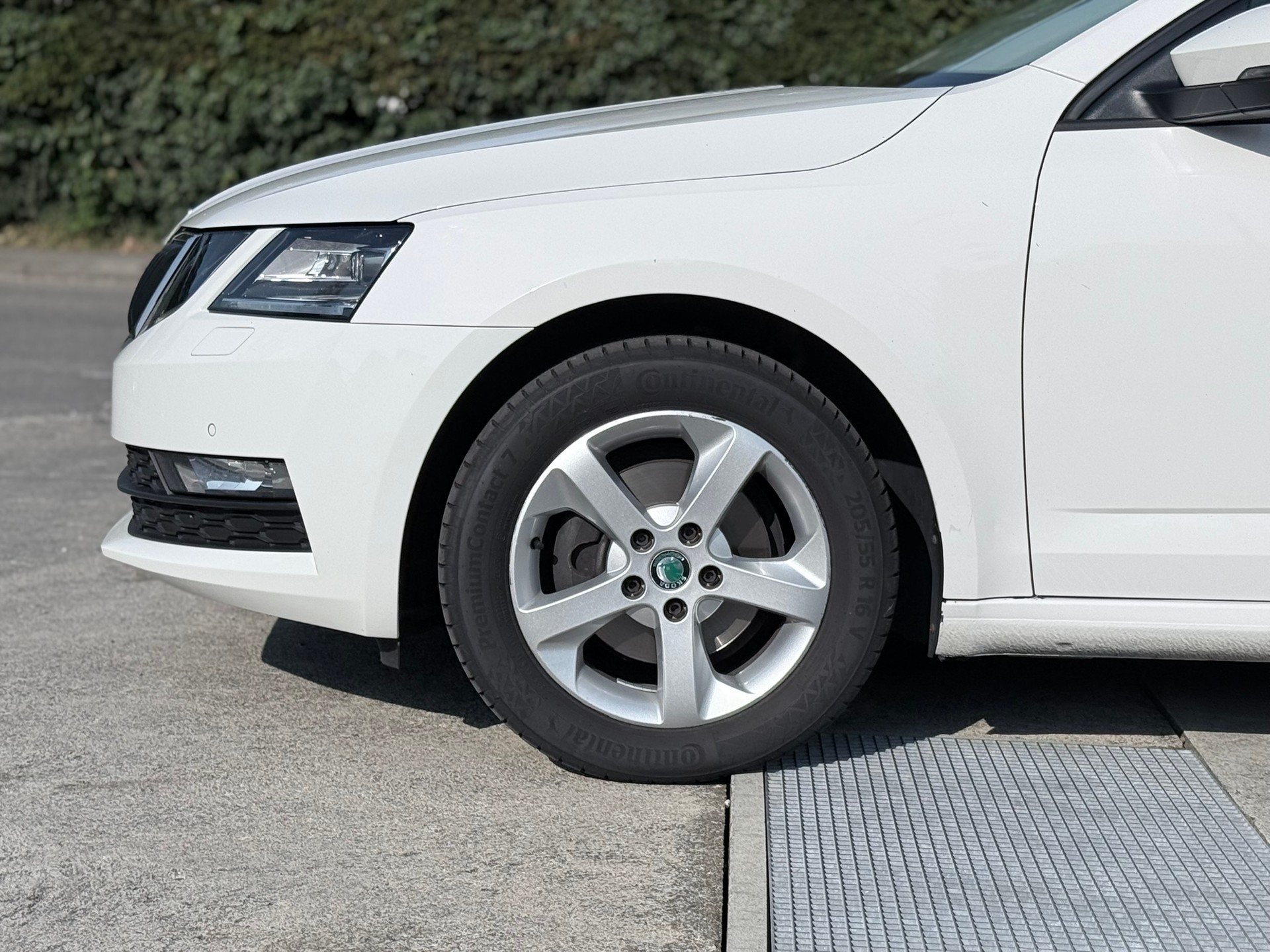 SKODA Octavia Combi 2.0 TDI Ambition DSG-image-8