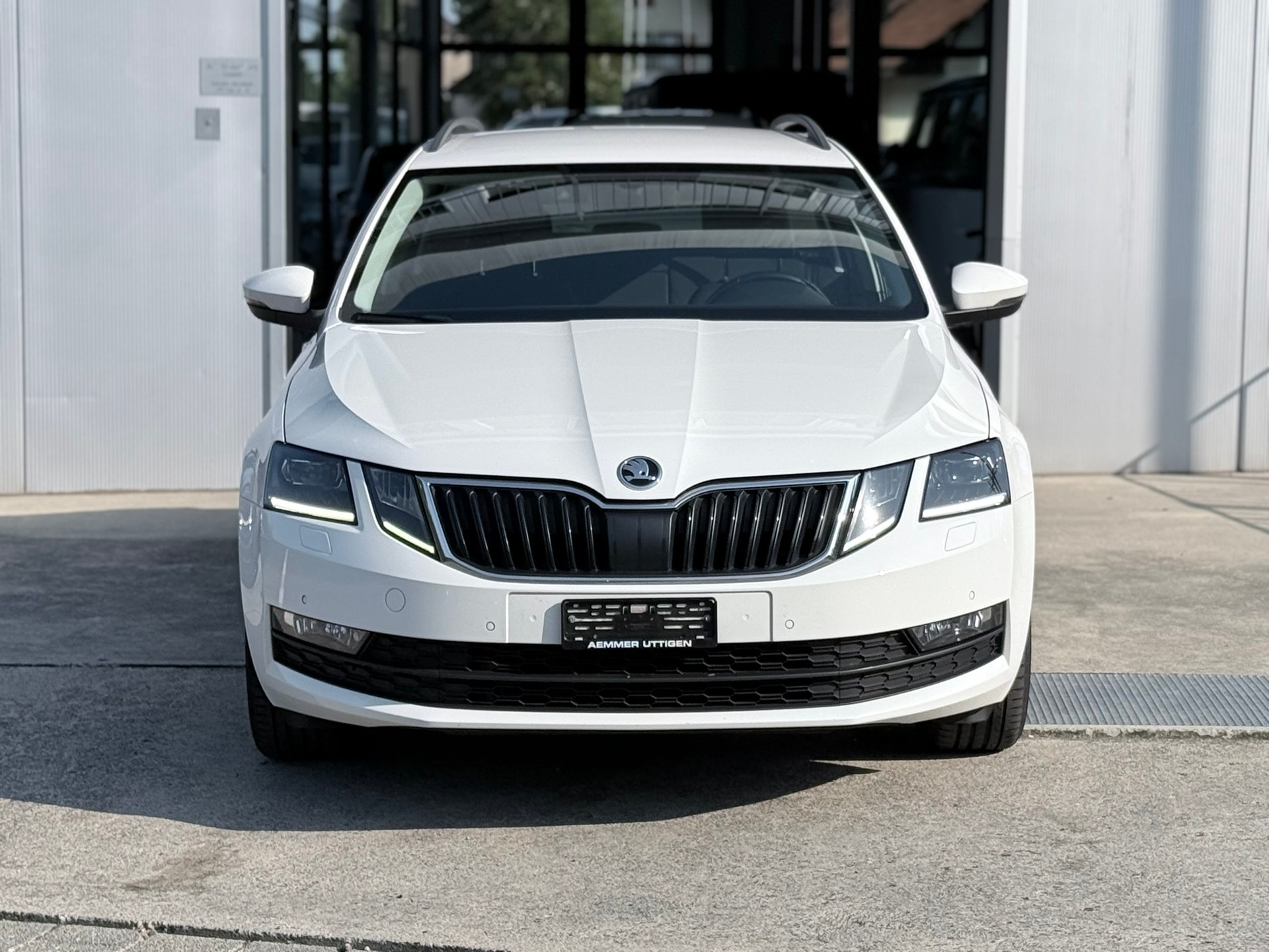 SKODA Octavia Combi 2.0 TDI Ambition DSG-showroom-element-1