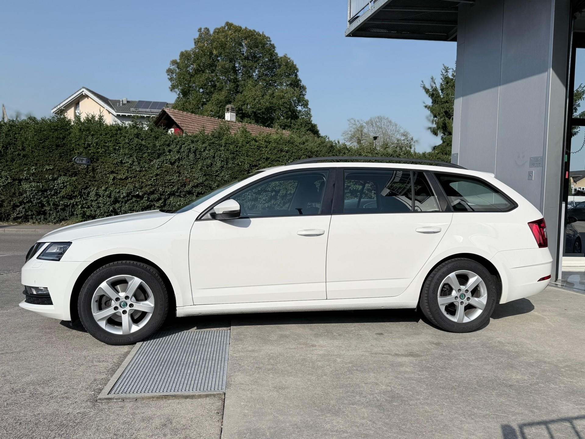 SKODA Octavia Combi 2.0 TDI Ambition DSG-image-7