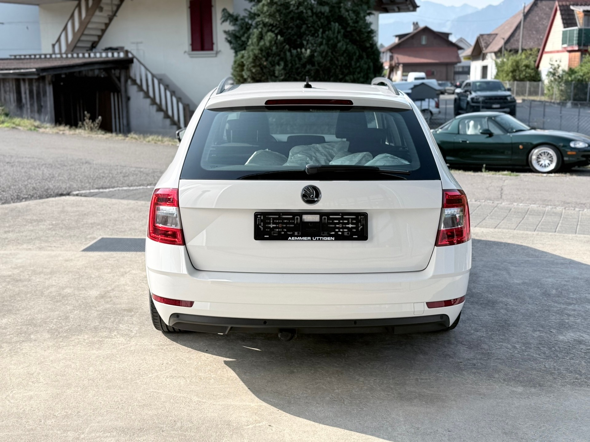 SKODA Octavia Combi 2.0 TDI Ambition DSG-image-5