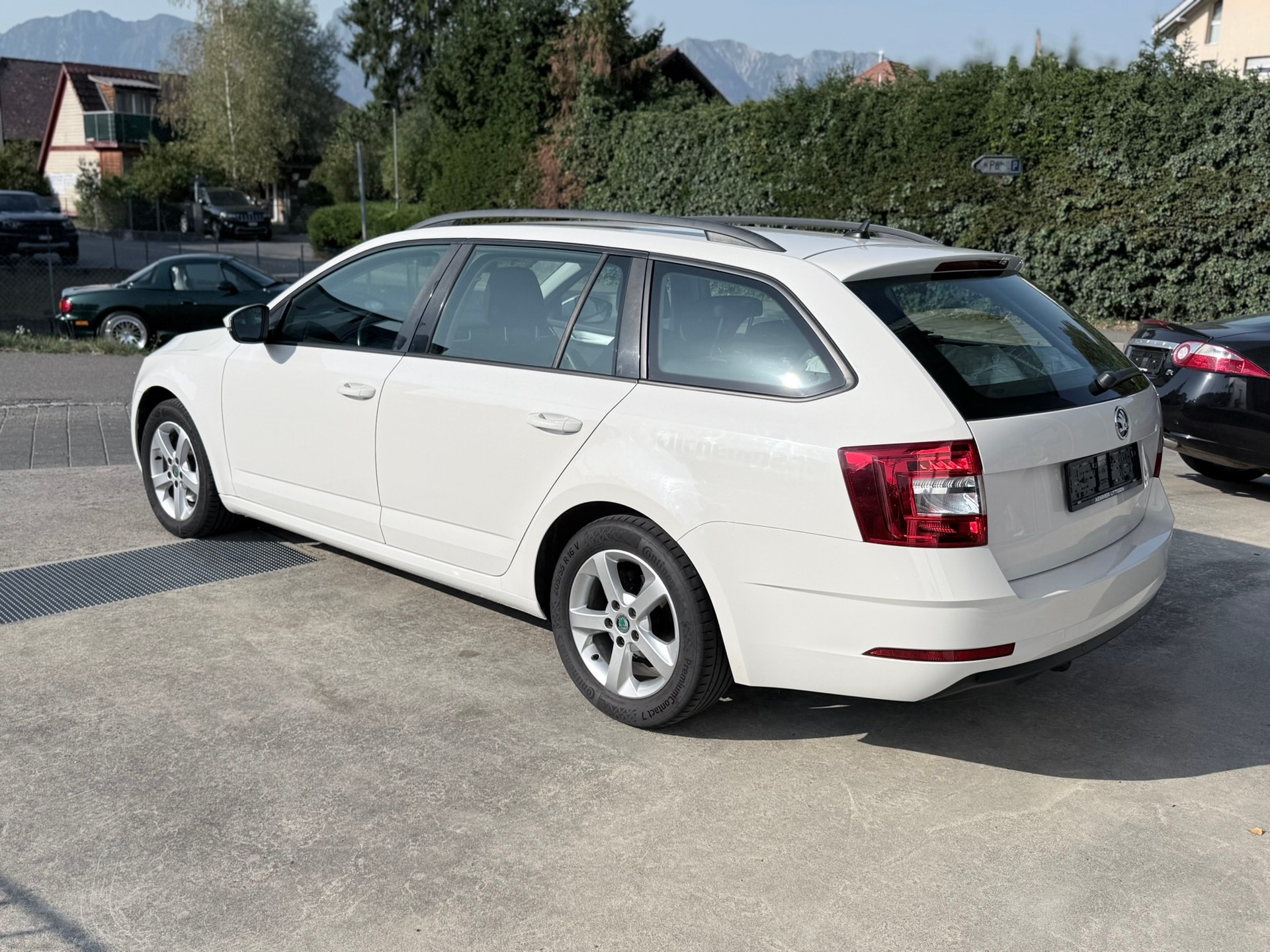 SKODA Octavia Combi 2.0 TDI Ambition DSG-image-6
