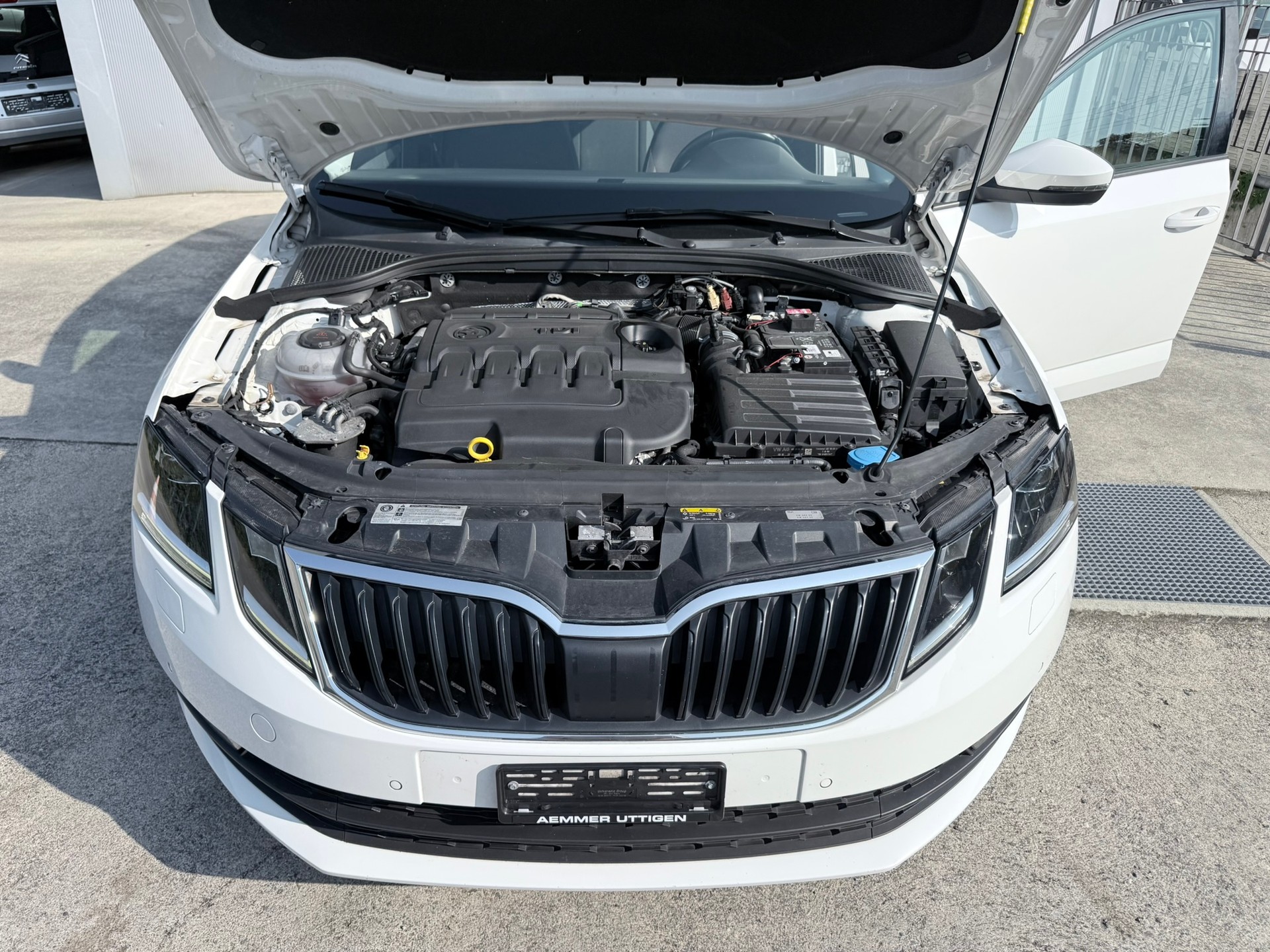 SKODA Octavia Combi 2.0 TDI Ambition DSG-image-27