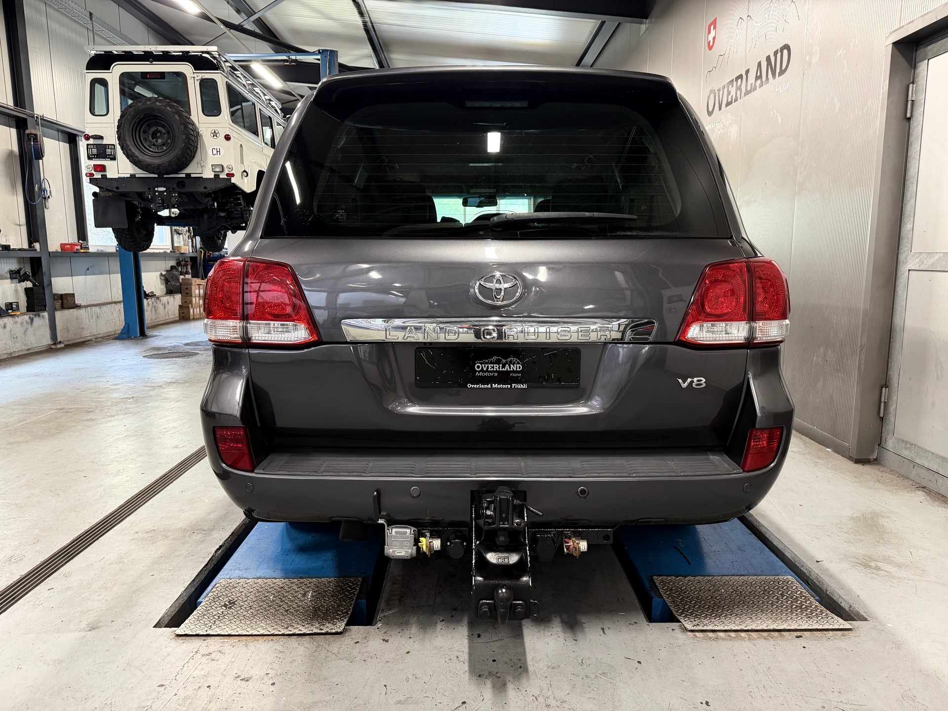 TOYOTA Land Cruiser V8 4.5 D-4D Linea Luna-image-4