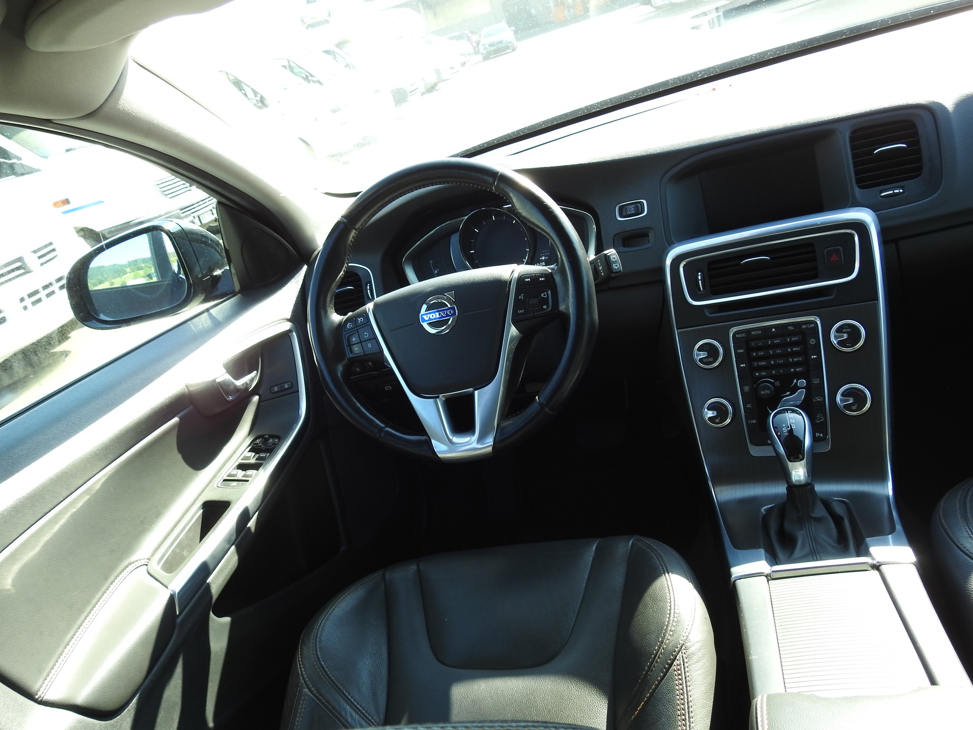 VOLVO V60 Cross Country D4 AWD Momentum Geartronic-image-19