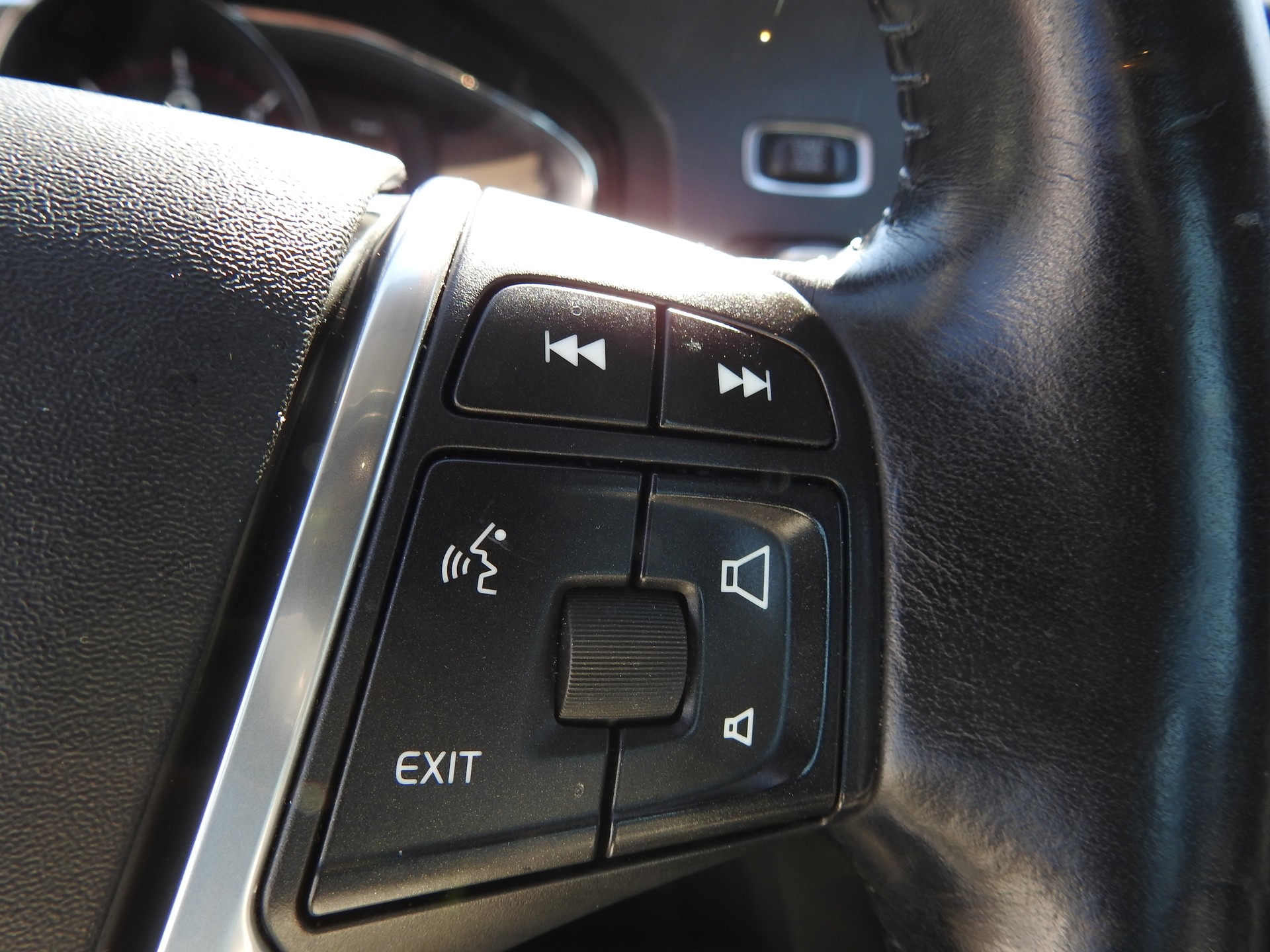 VOLVO V60 Cross Country D4 AWD Momentum Geartronic-image-24