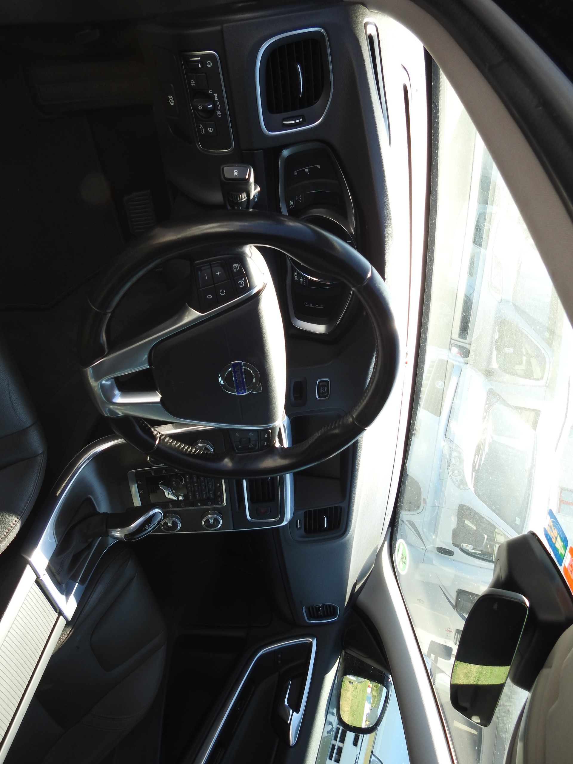 VOLVO V60 Cross Country D4 AWD Momentum Geartronic-image-11