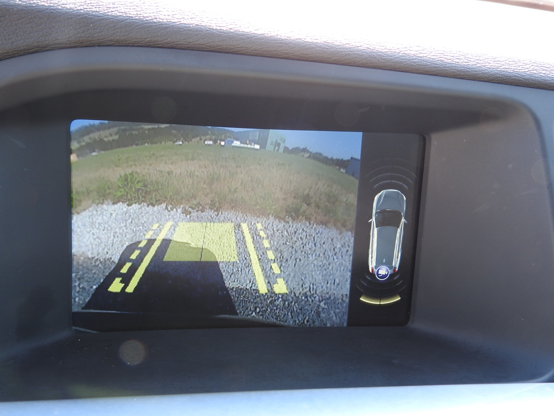 VOLVO V60 Cross Country D4 AWD Momentum Geartronic-image-23