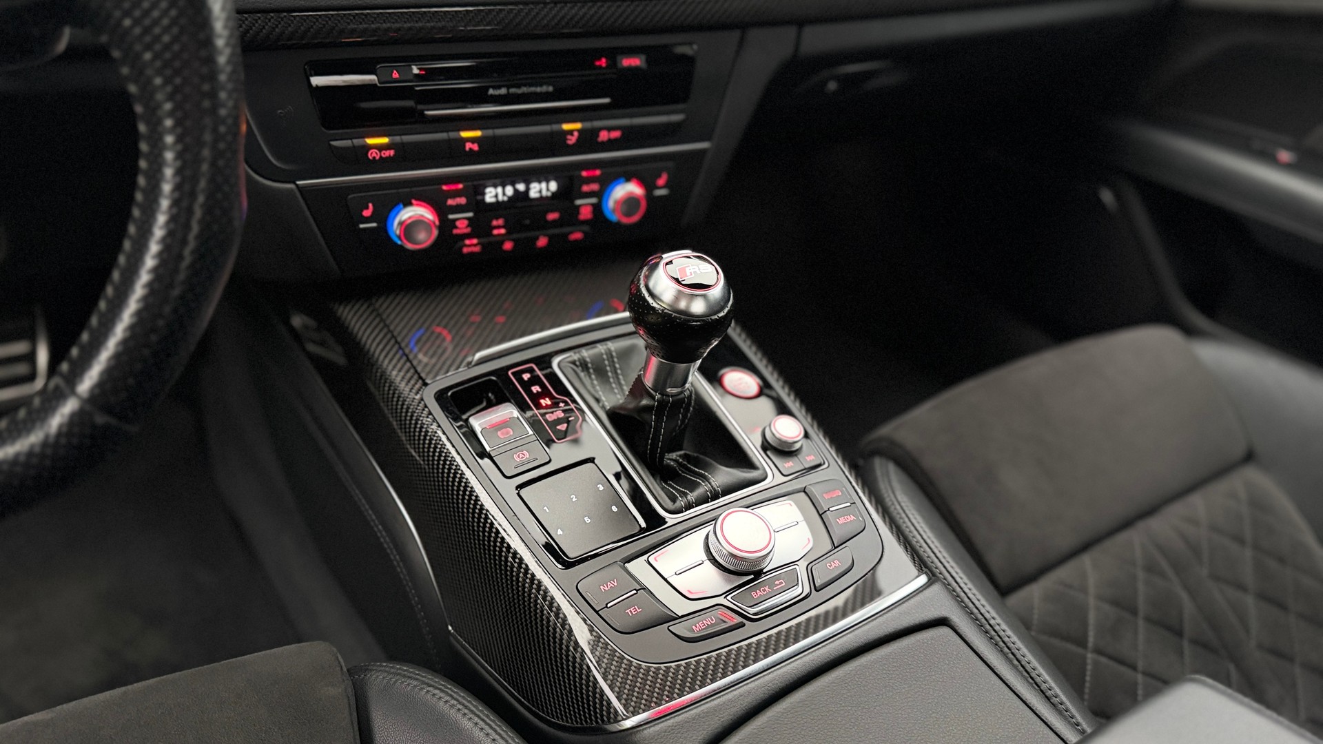 AUDI 4.0 V8 TFSI perform. qu. T-Tr.-image-6