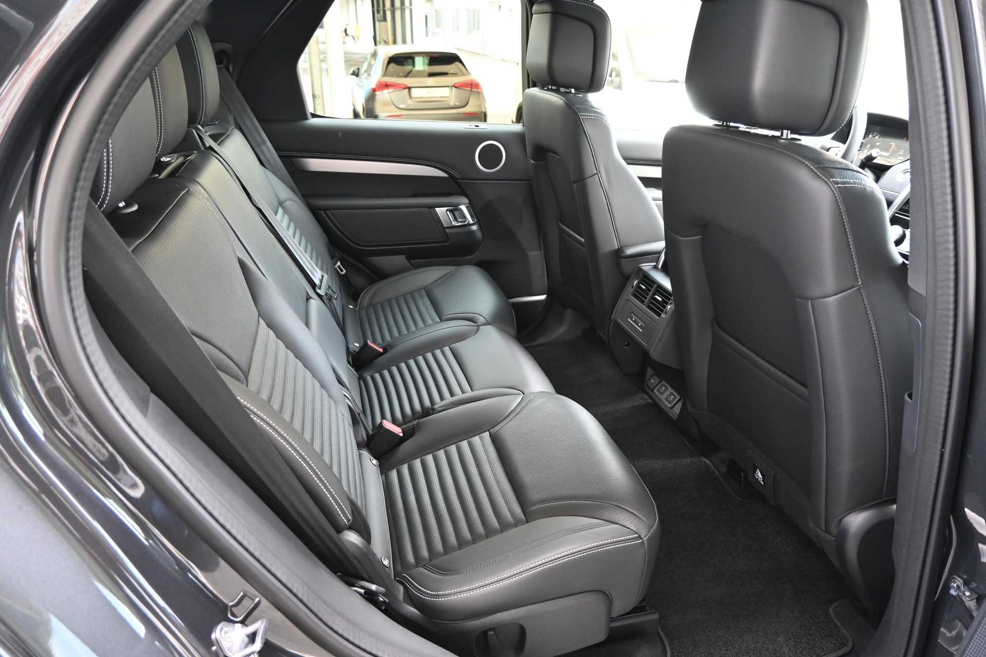 LAND ROVER Discovery 3.0D I6 P350 R-Dynamic HSE AWD Automatic 7-Plätzer + AHK 3500kg + Werksgarantie 05.2030-image-15