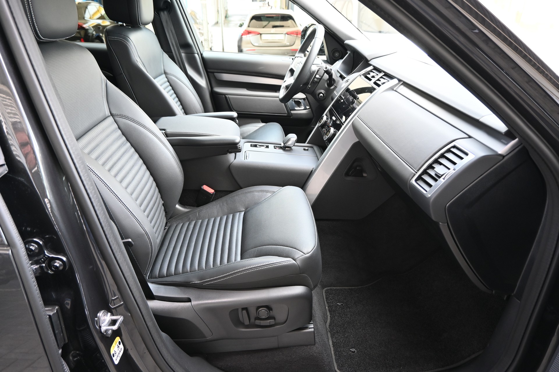 LAND ROVER Discovery 3.0D I6 P350 R-Dynamic HSE AWD Automatic 7-Plätzer + AHK 3500kg + Werksgarantie 05.2030-image-13