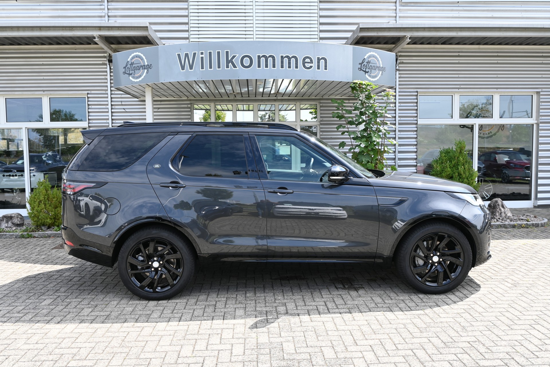 LAND ROVER Discovery 3.0D I6 P350 R-Dynamic HSE AWD Automatic 7-Plätzer + AHK 3500kg + Werksgarantie 05.2030-image-4