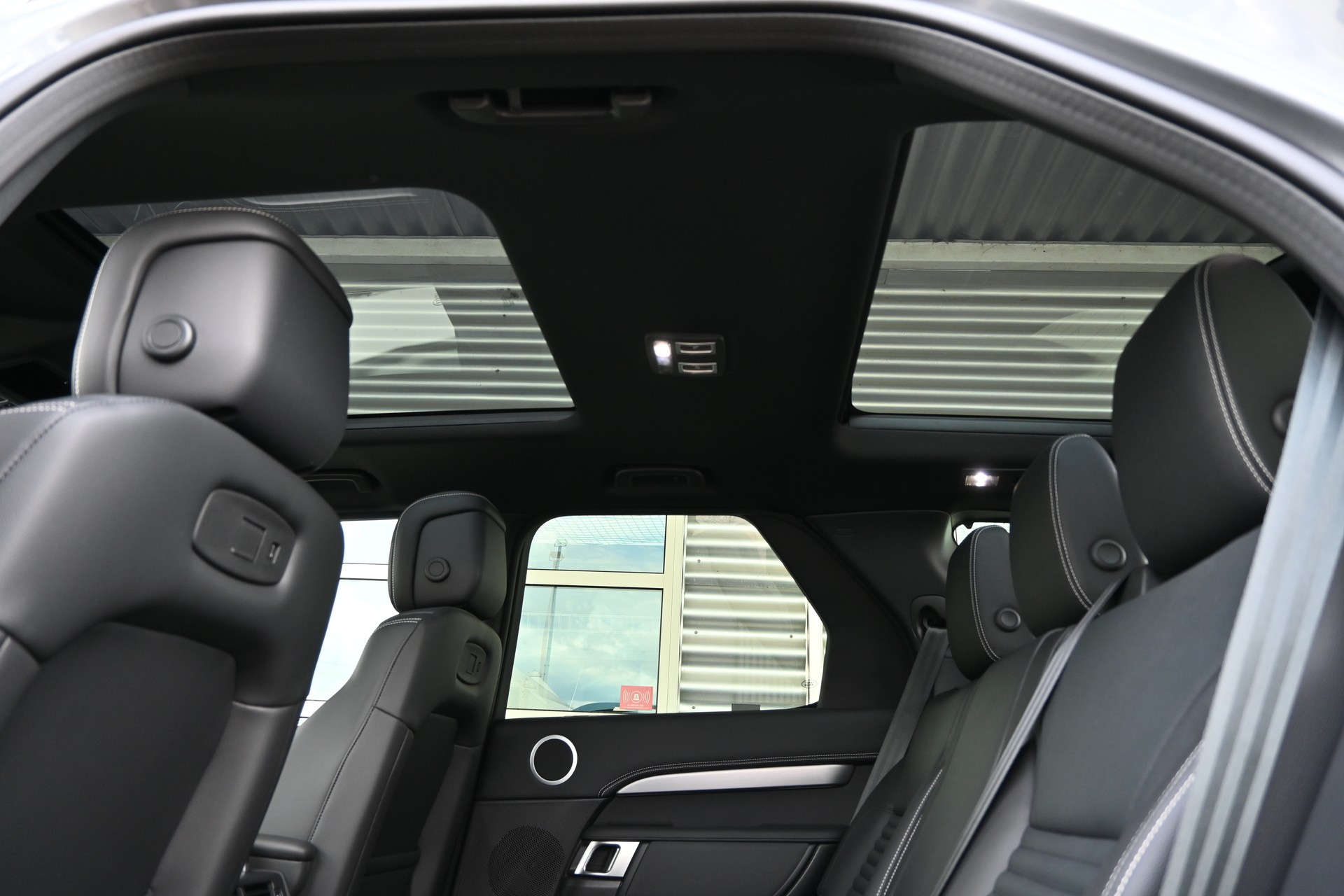 LAND ROVER Discovery 3.0D I6 P350 R-Dynamic HSE AWD Automatic 7-Plätzer + AHK 3500kg + Werksgarantie 05.2030-image-16
