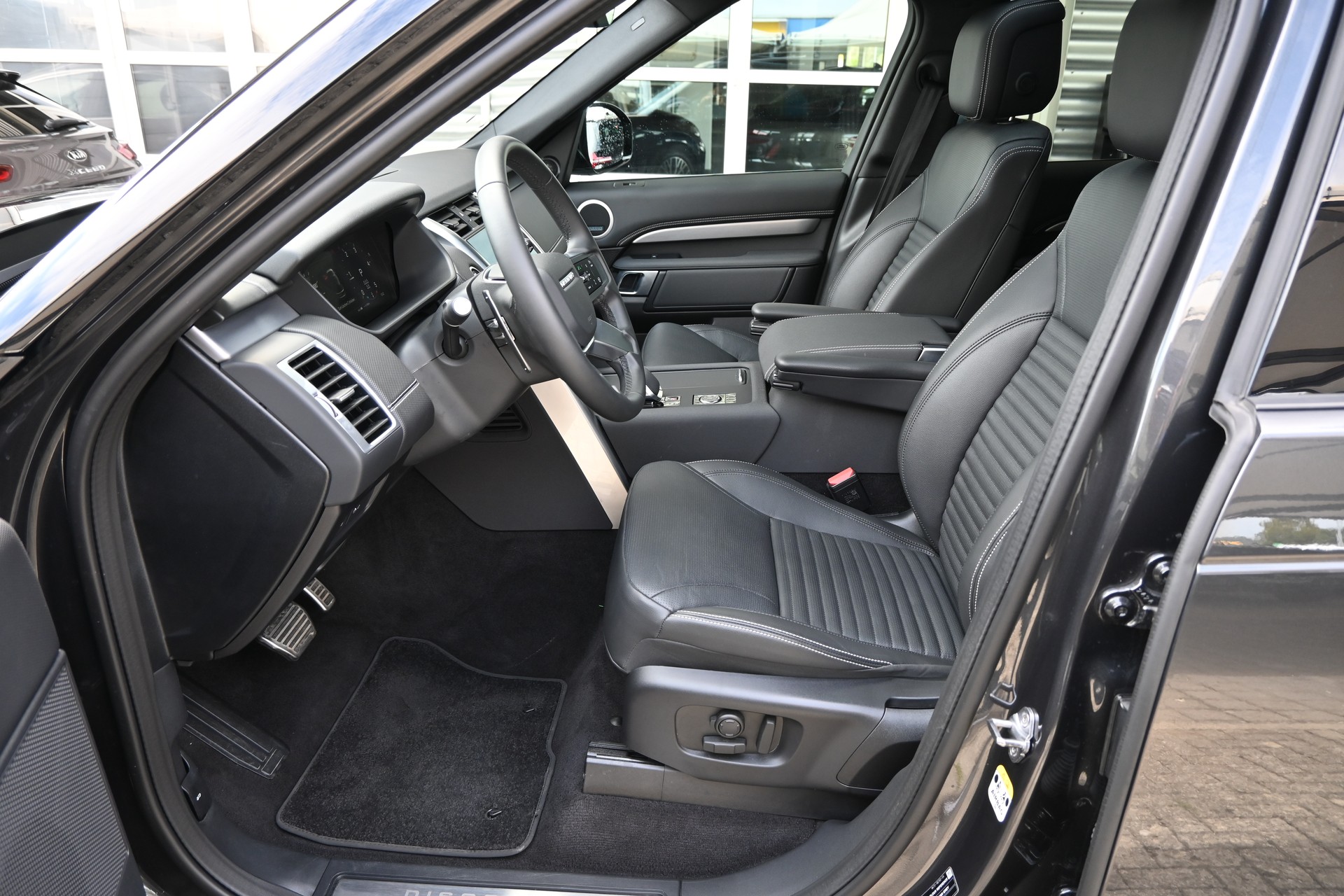 LAND ROVER Discovery 3.0D I6 P350 R-Dynamic HSE AWD Automatic 7-Plätzer + AHK 3500kg + Werksgarantie 05.2030-image-11