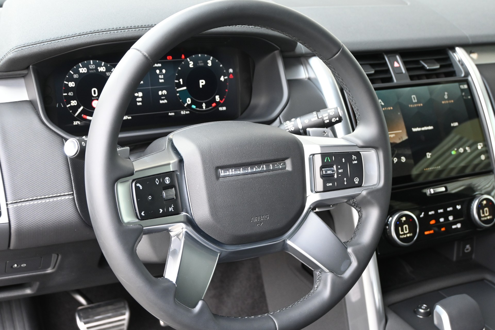 LAND ROVER Discovery 3.0D I6 P350 R-Dynamic HSE AWD Automatic 7-Plätzer + AHK 3500kg + Werksgarantie 05.2030-image-17