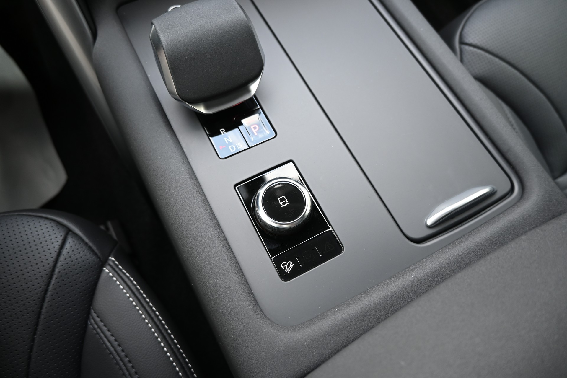 LAND ROVER Discovery 3.0D I6 P350 R-Dynamic HSE AWD Automatic 7-Plätzer + AHK 3500kg + Werksgarantie 05.2030-image-19