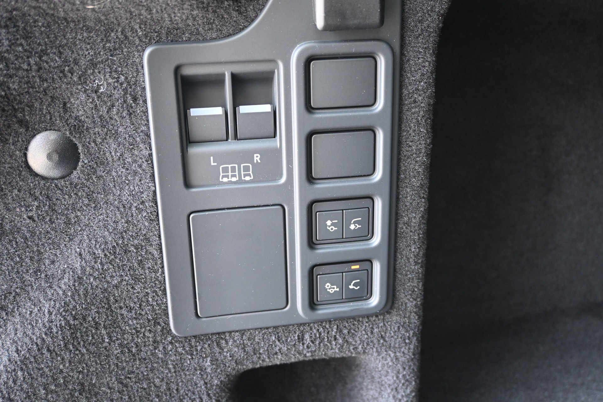 LAND ROVER Discovery 3.0D I6 P350 R-Dynamic HSE AWD Automatic 7-Plätzer + AHK 3500kg + Werksgarantie 05.2030-image-20