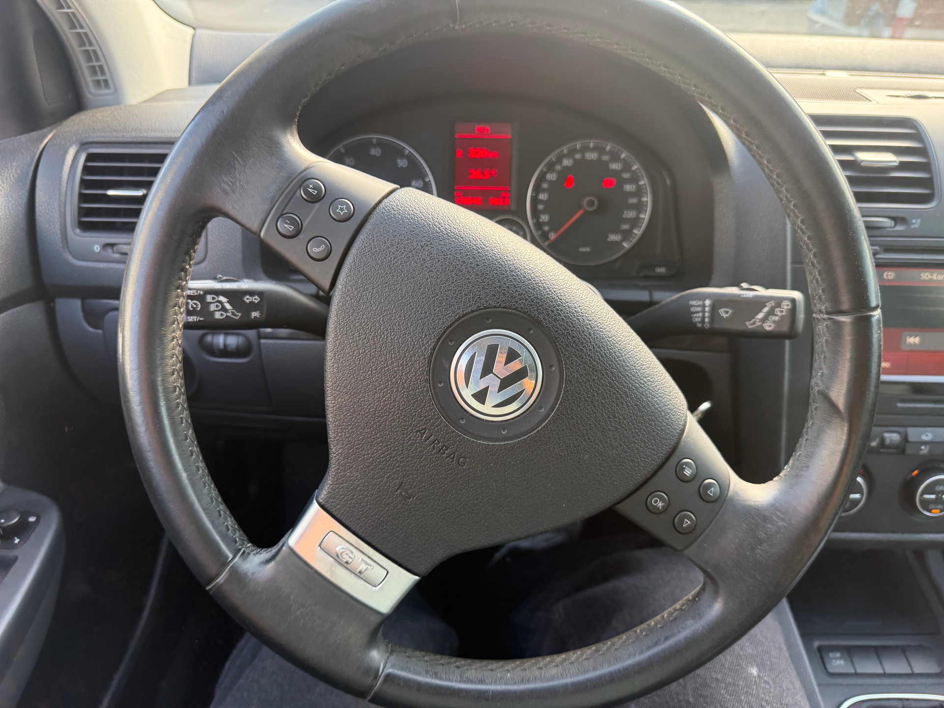 VW Golf 2.0 FSI GT Sport 4Motion-image-9