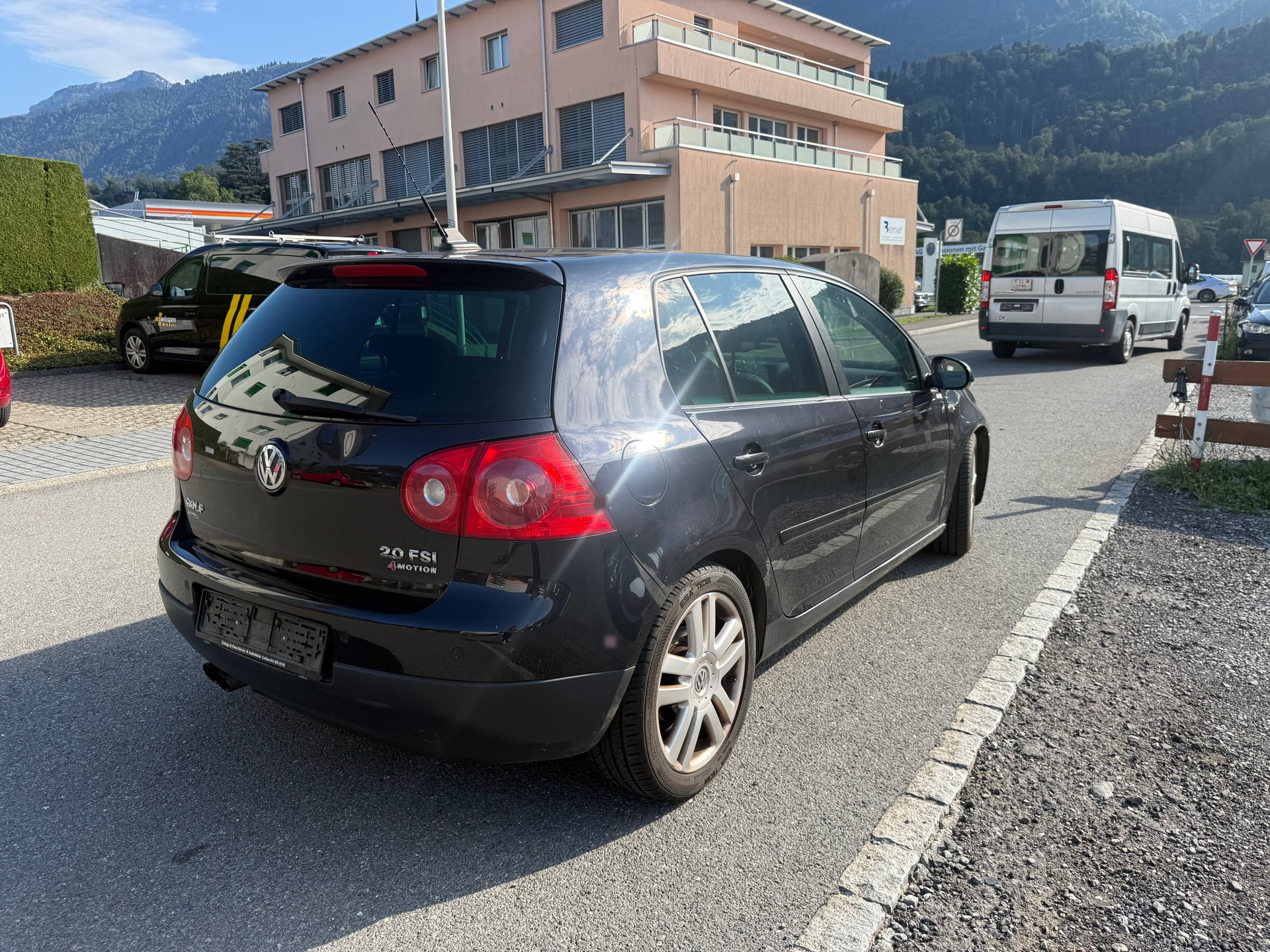 VW Golf 2.0 FSI GT Sport 4Motion-showroom-element-3