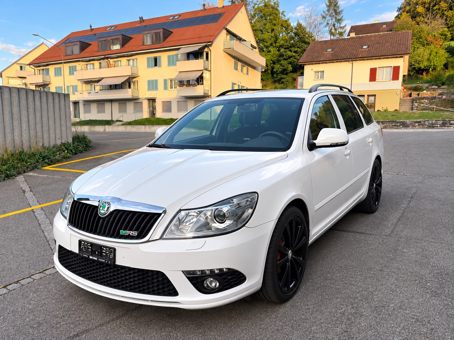 SKODA Octavia Combi 2.0 TSI RS-showroom-element-1