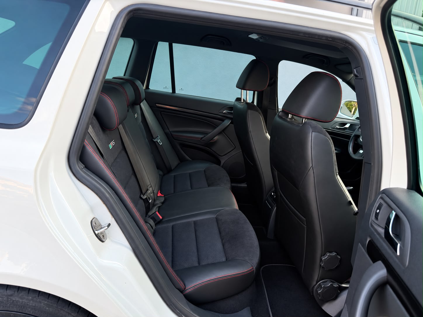 SKODA Octavia Combi 2.0 TSI RS-image-21