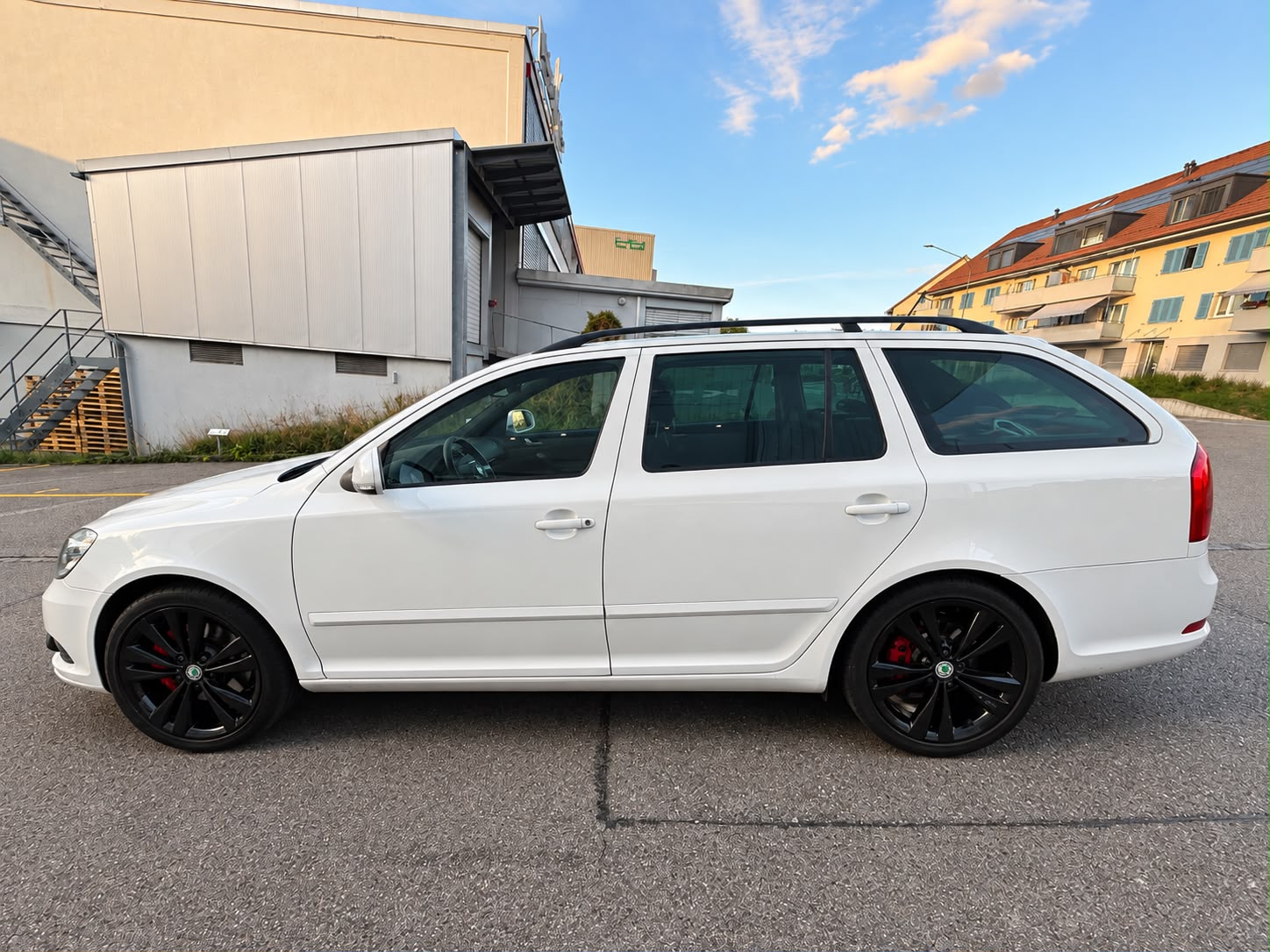 SKODA Octavia Combi 2.0 TSI RS-image-5