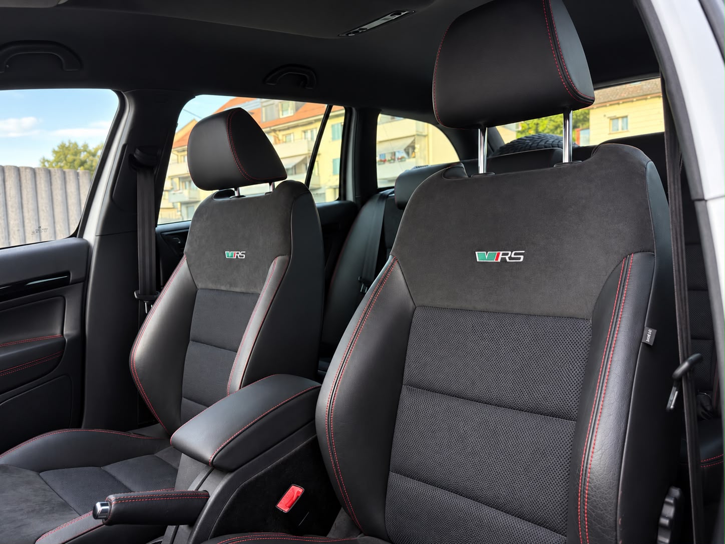 SKODA Octavia Combi 2.0 TSI RS-image-17
