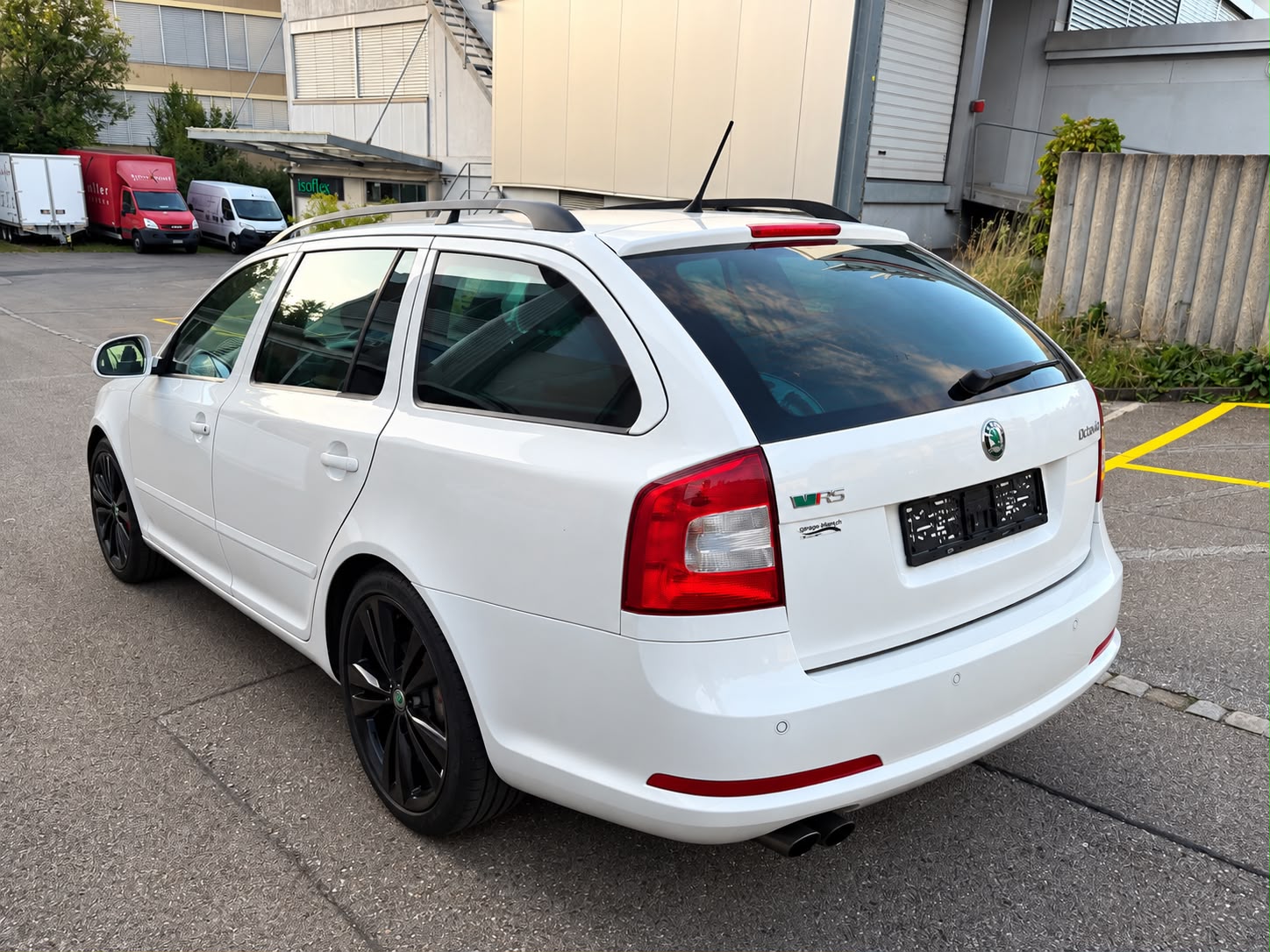 SKODA Octavia Combi 2.0 TSI RS-showroom-element-3