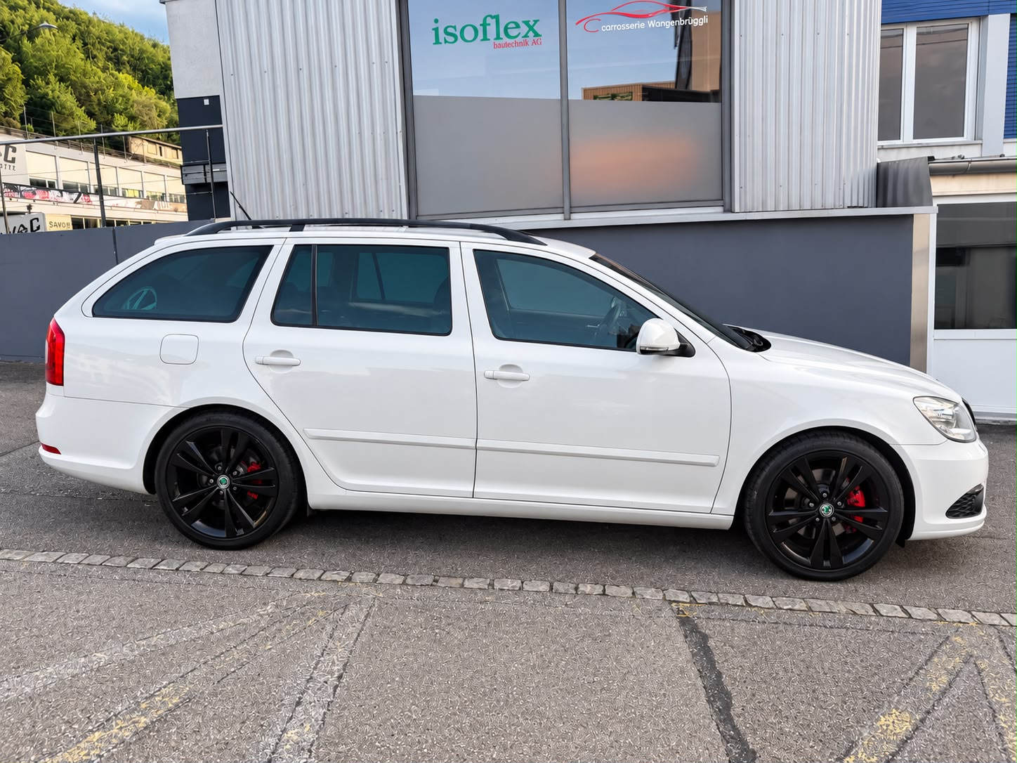 SKODA Octavia Combi 2.0 TSI RS-image-4