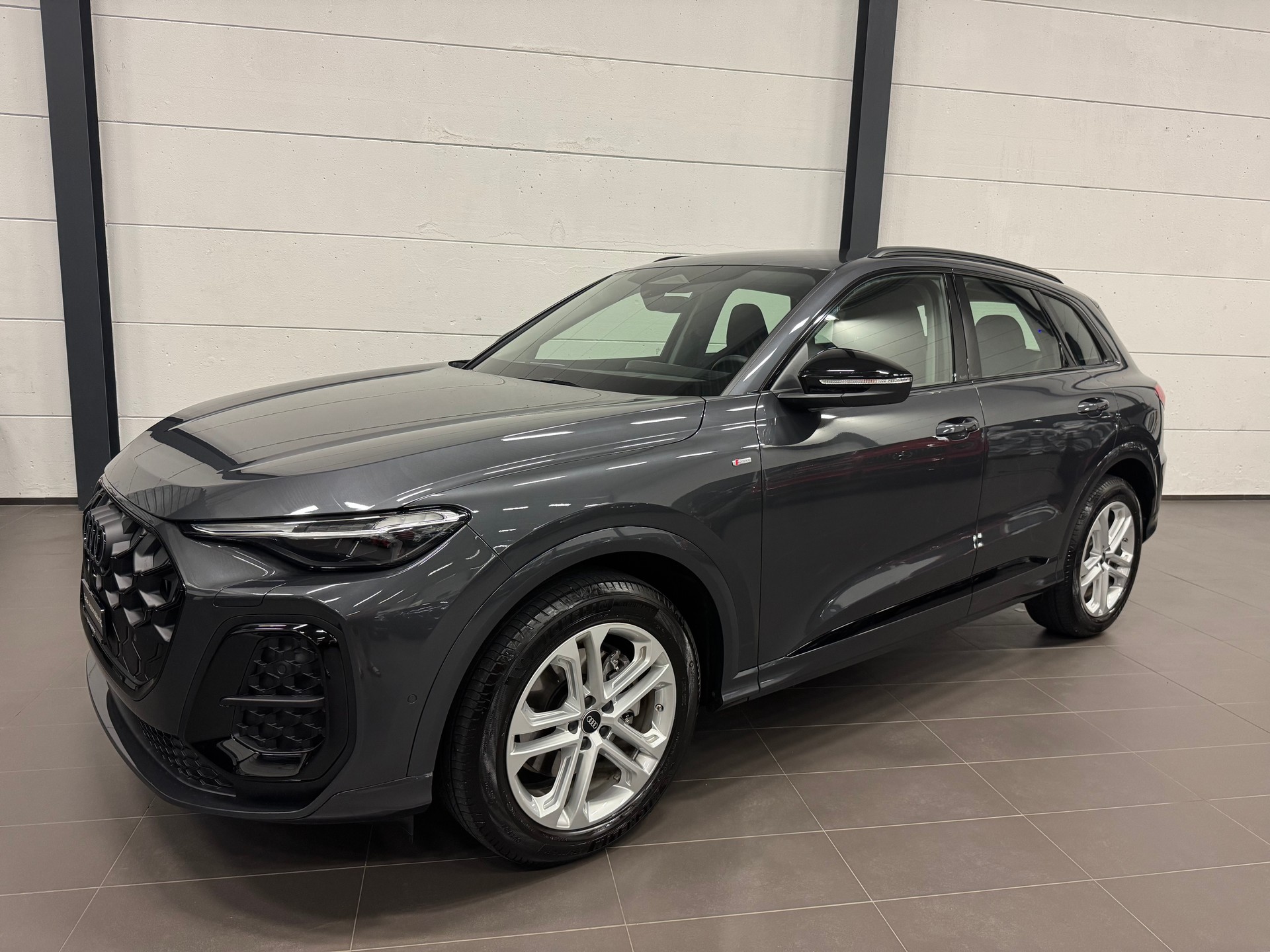 AUDI Q5 TFSI quatto 150 kW S-tronic CH Fahrzeug-showroom-element-2