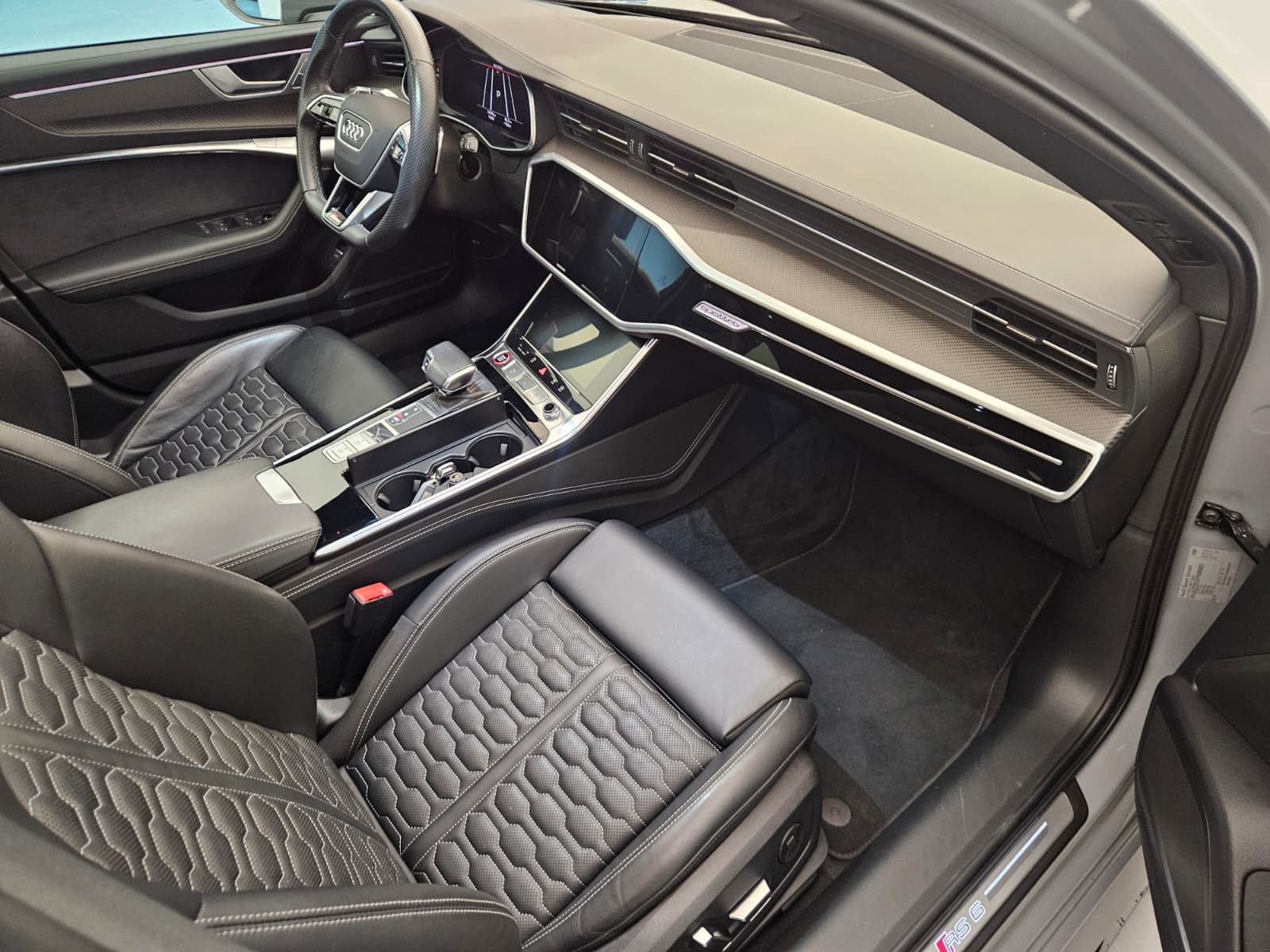 AUDI RS6 Avant 4.0 TFSI V8 quattro-image-11