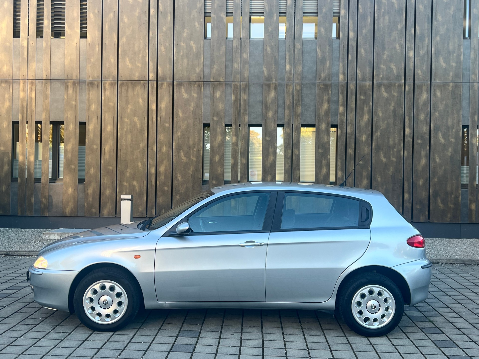 ALFA ROMEO 147 1.6 TS 16V Progression-showroom-element-3