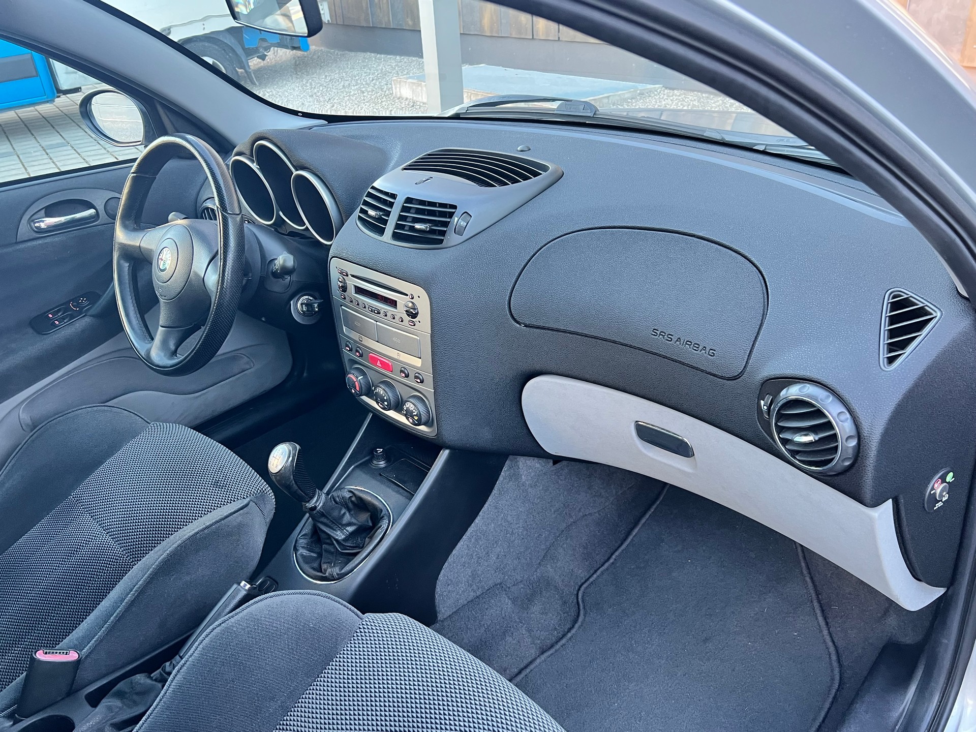 ALFA ROMEO 147 1.6 TS 16V Progression-image-17