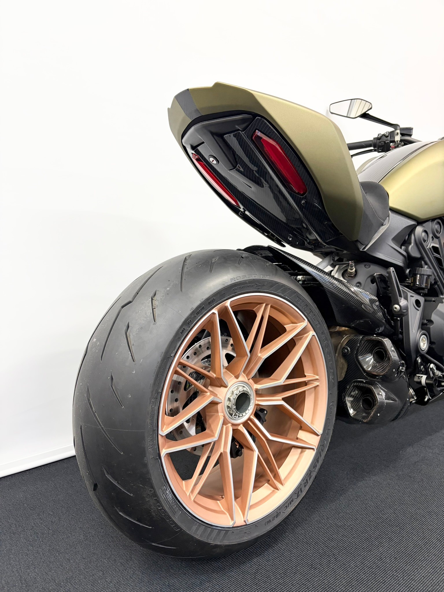 DUCATI Diavel 1260 S-image-1
