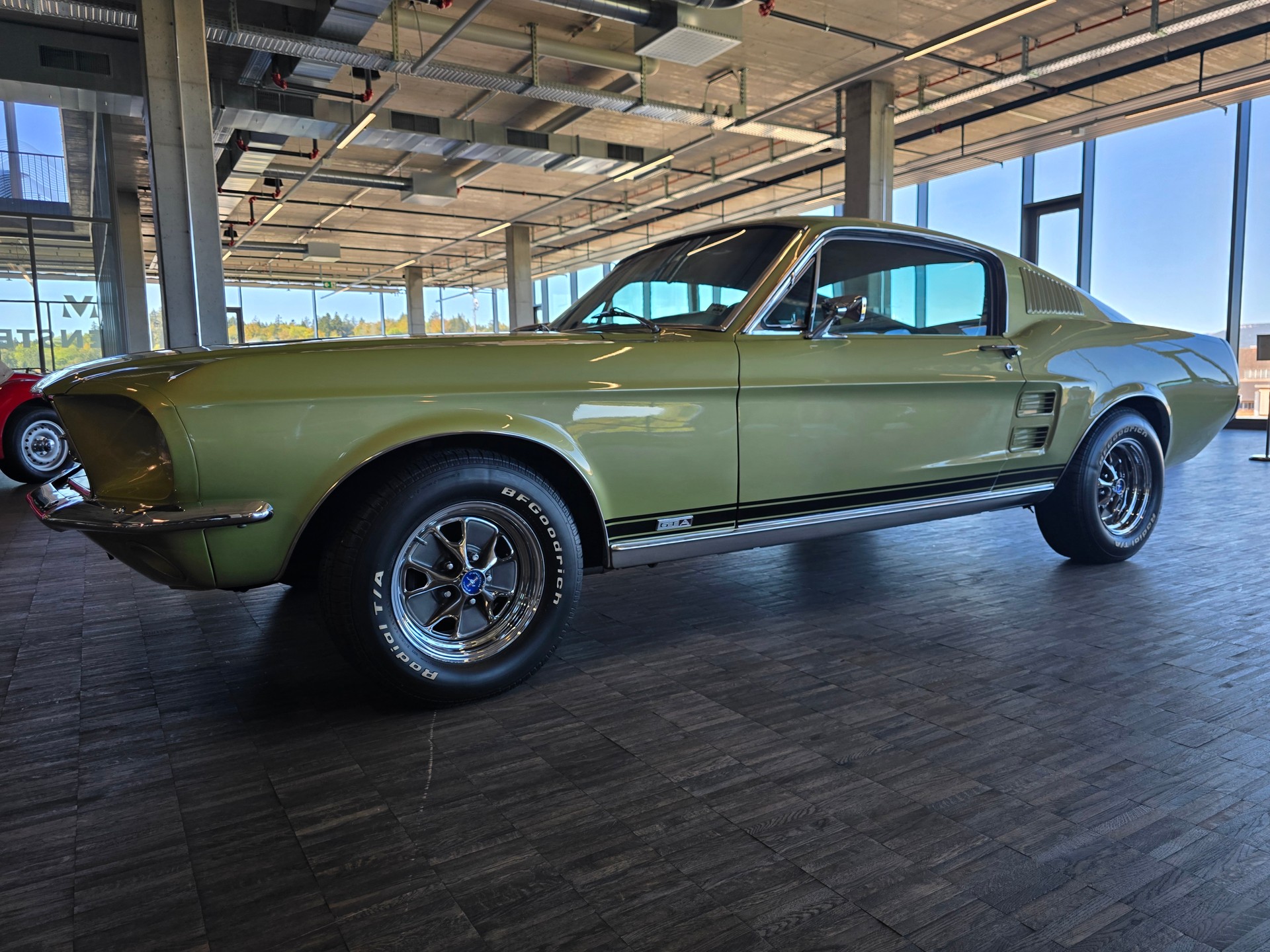 FORD Fastback GTA-showroom-element-3