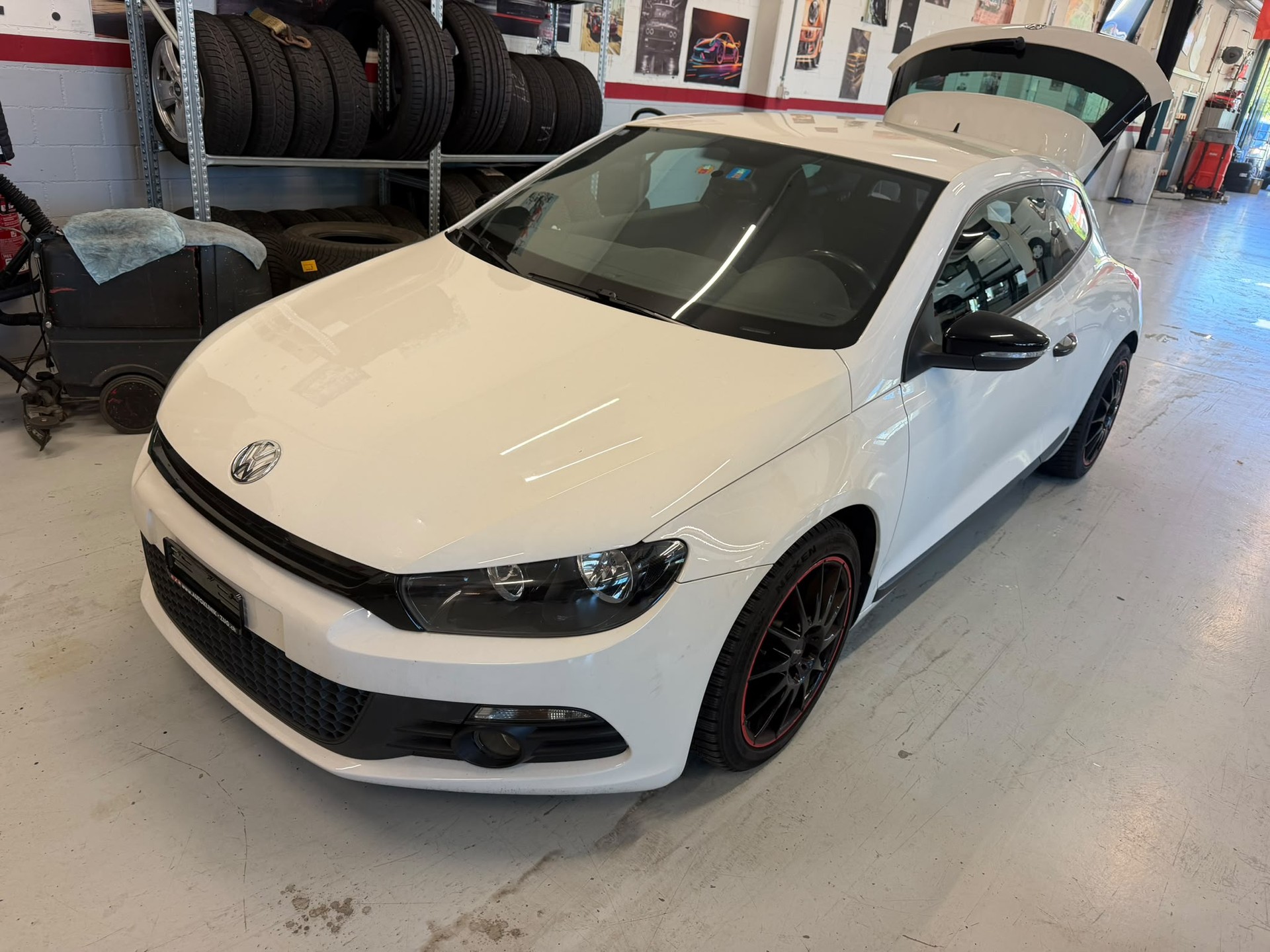 VW Scirocco 2.0 TSI-showroom-element-3