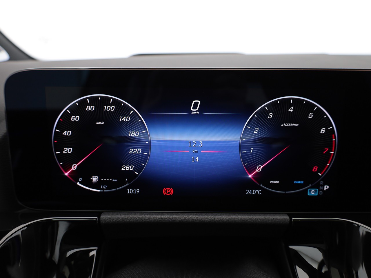 MERCEDES-BENZ GLA 200 7G-DCT-image-12