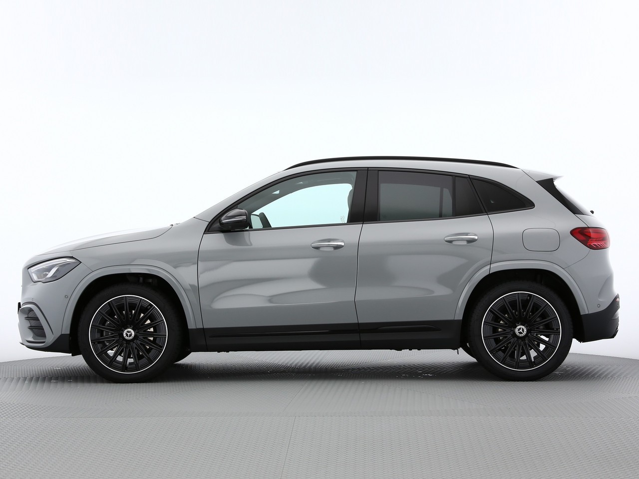 MERCEDES-BENZ GLA 200 7G-DCT-showroom-element-2