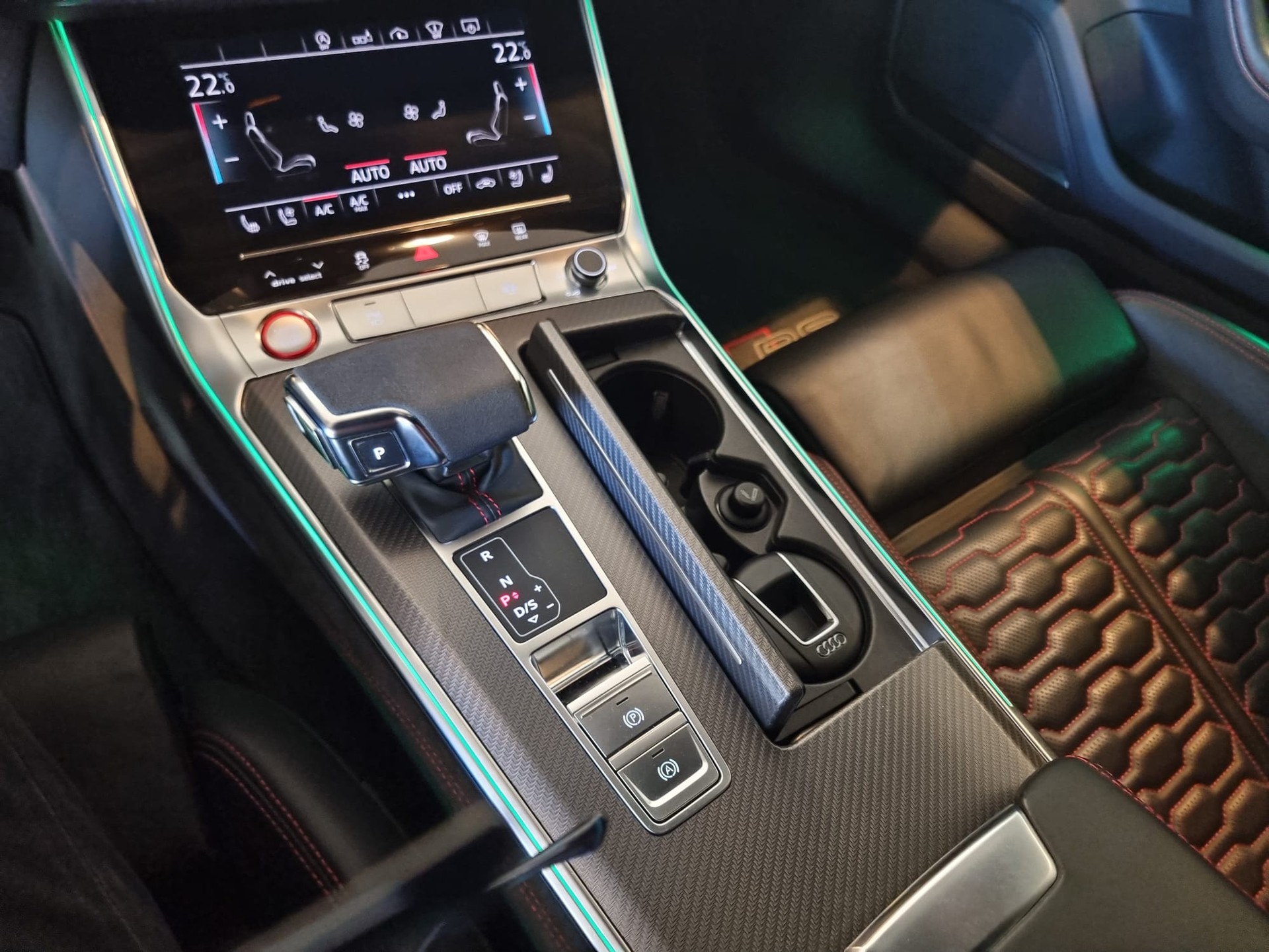 AUDI RS6 Avant 4.0 TFSI V8 quattro-image-12
