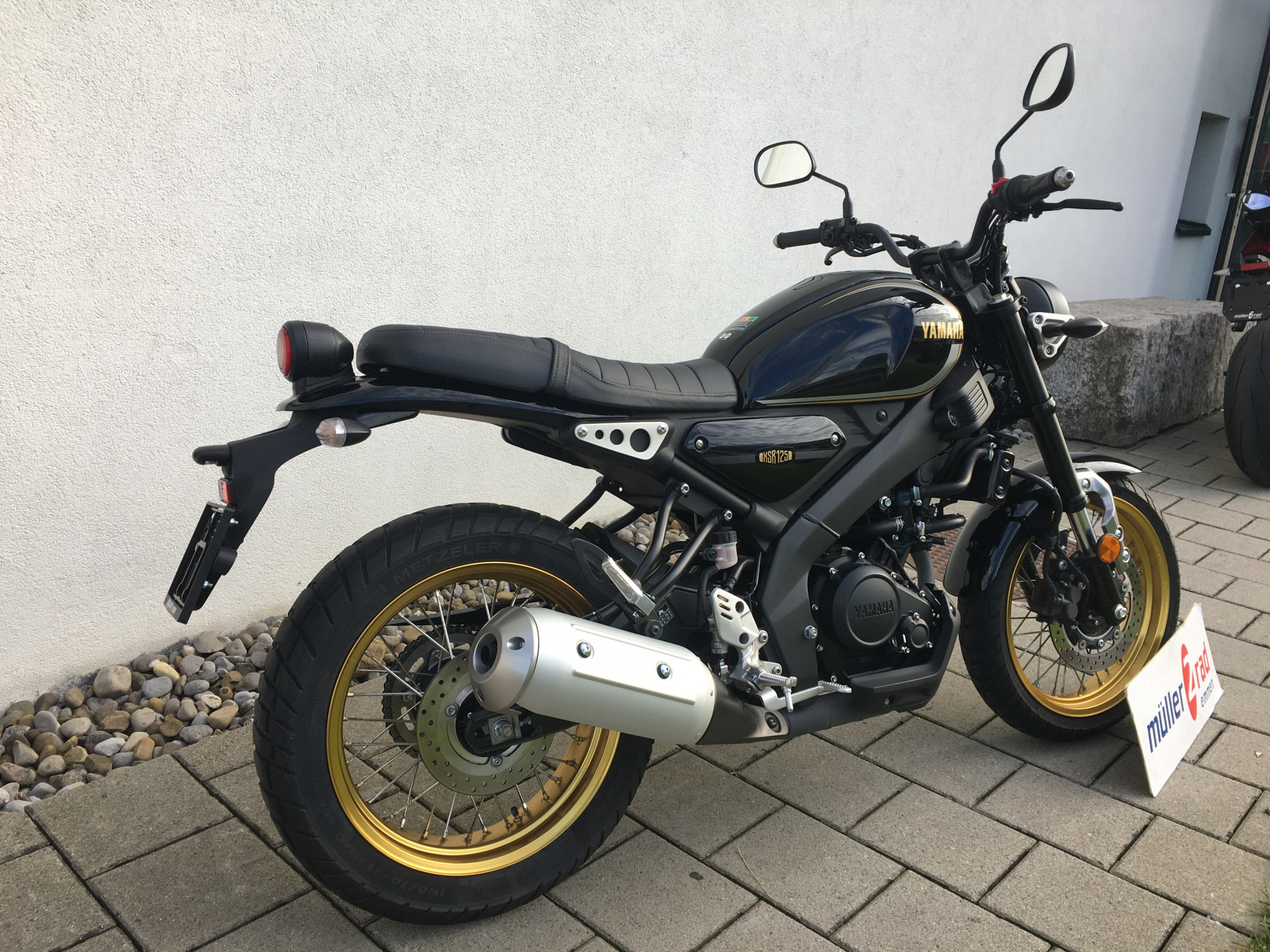 YAMAHA XSR 125 Legacy-image-1