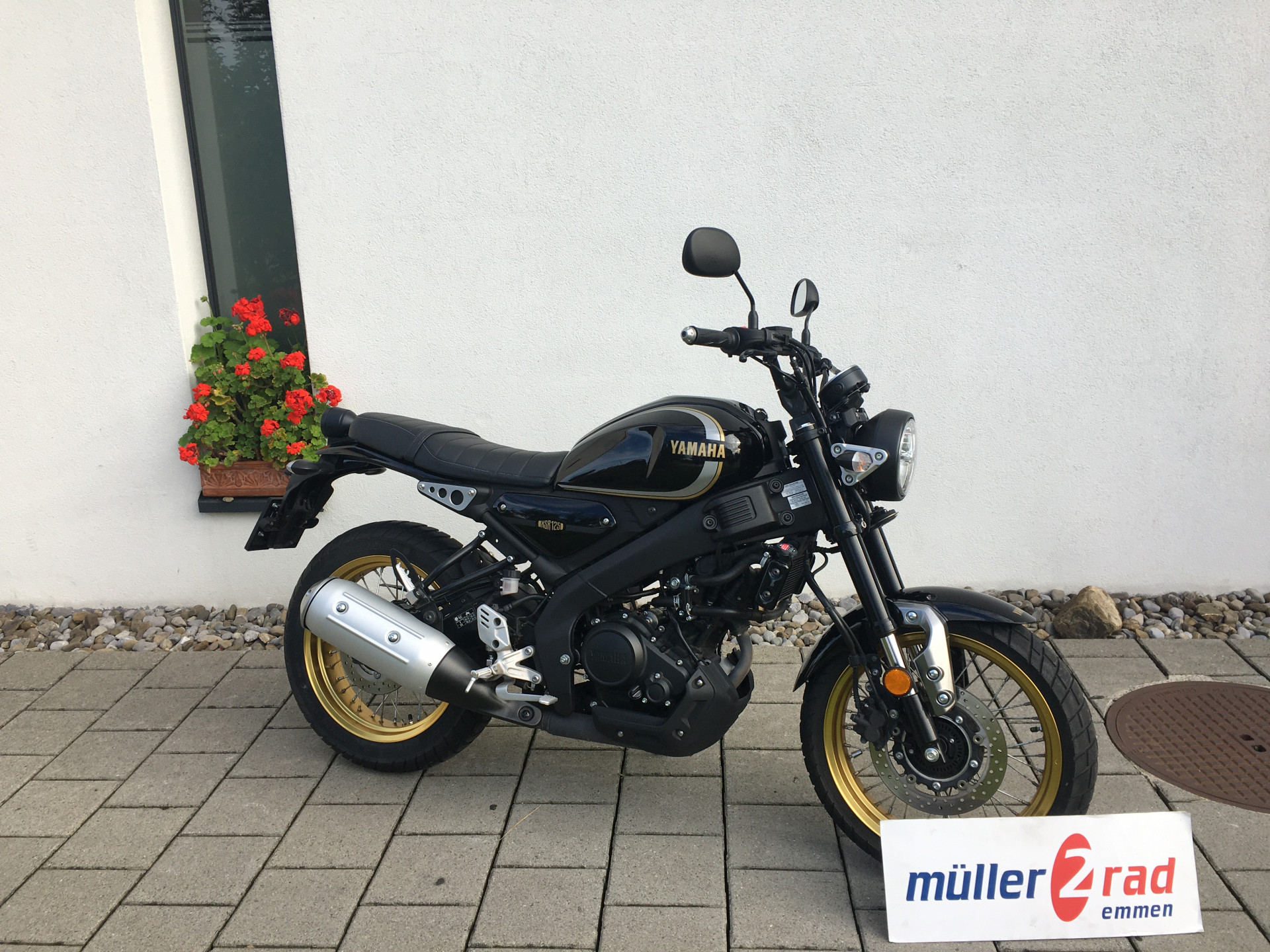 YAMAHA XSR 125 Legacy-image-0