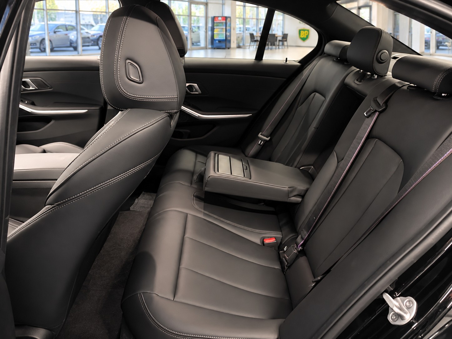 BMW 320d xDrive 48V Steptronic M Sport Pro-image-8