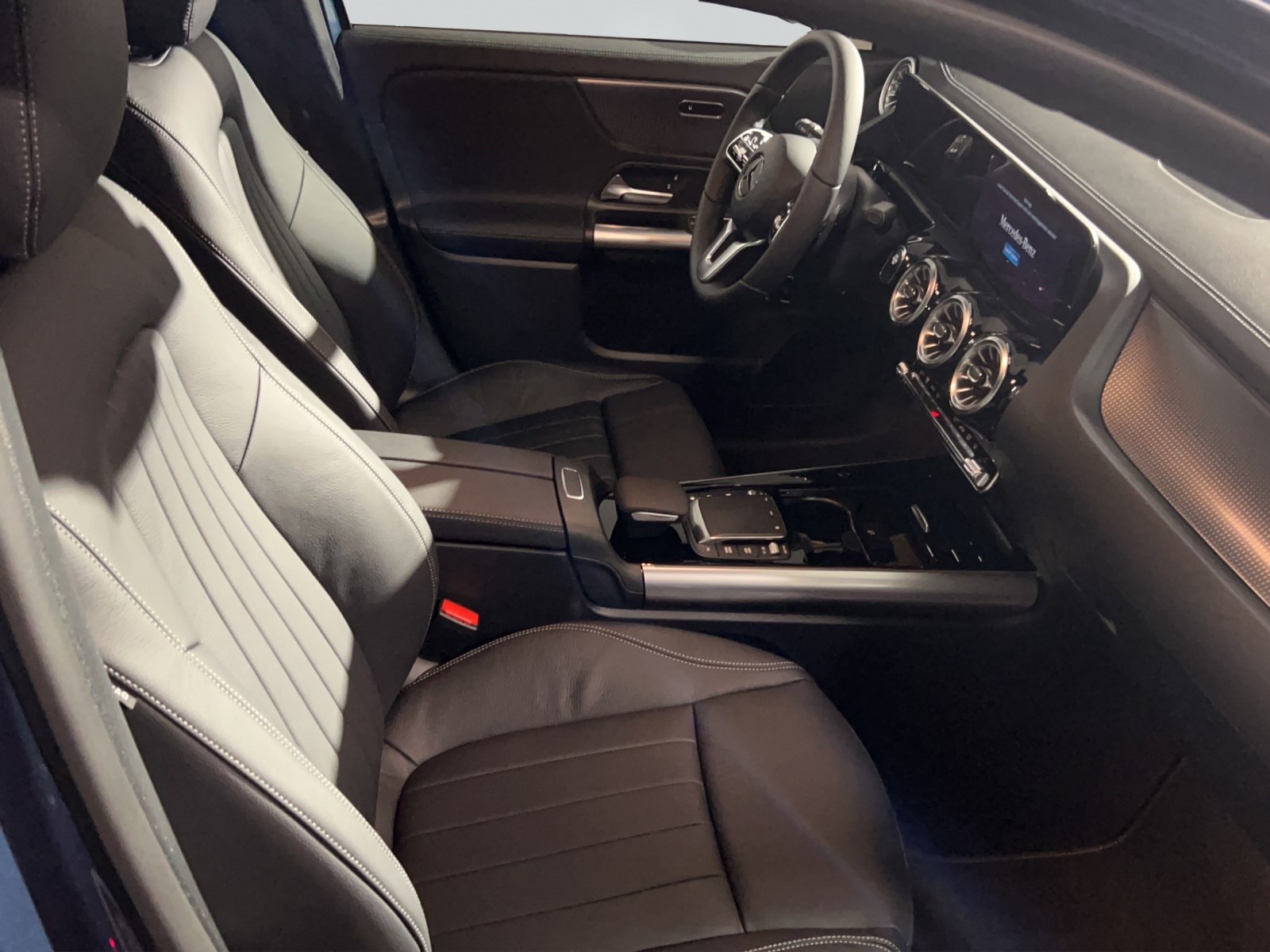 MERCEDES-BENZ GLA 250e Progressive 8G-DCT-image-9
