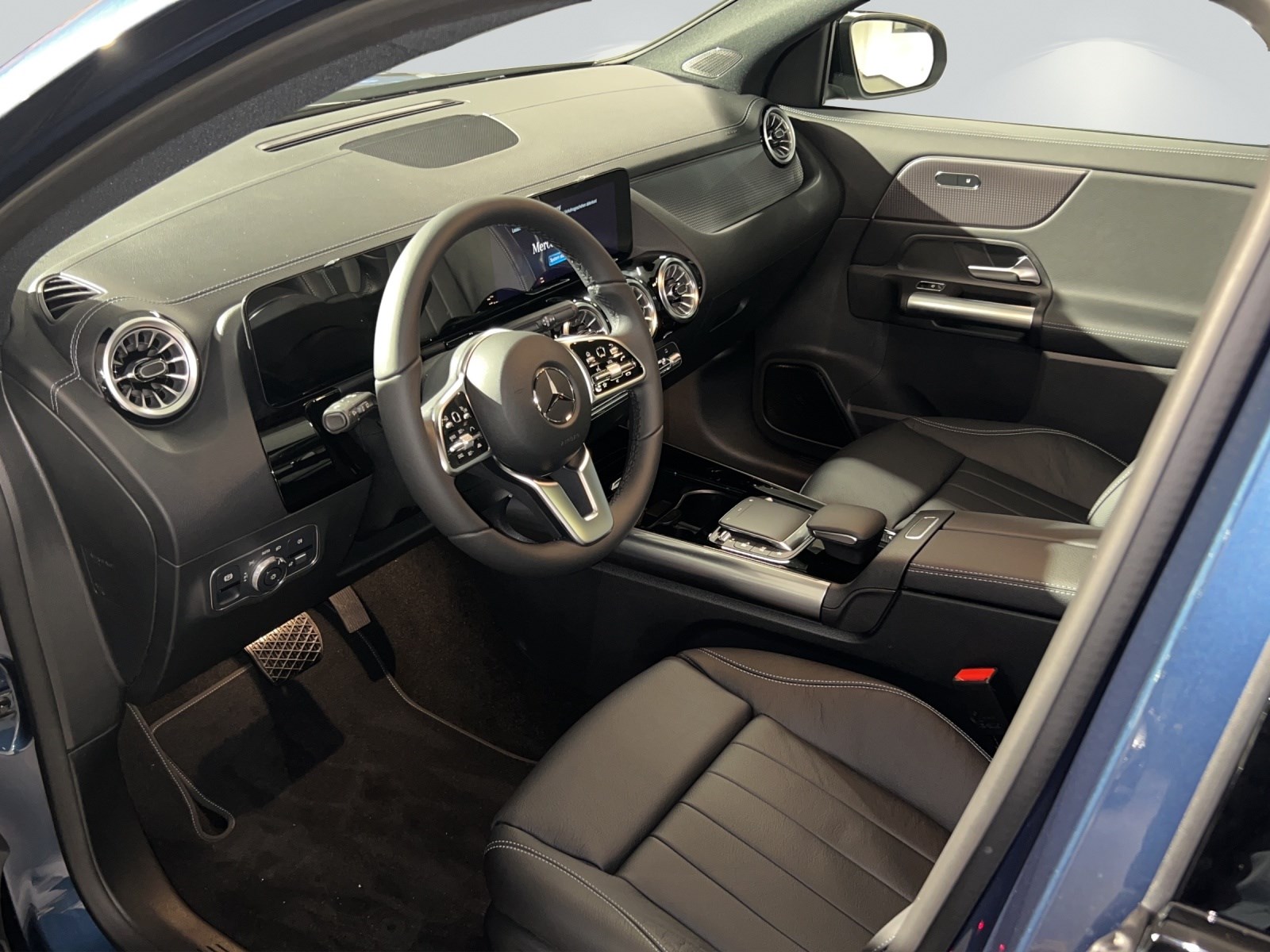 MERCEDES-BENZ GLA 250e Progressive 8G-DCT-image-7