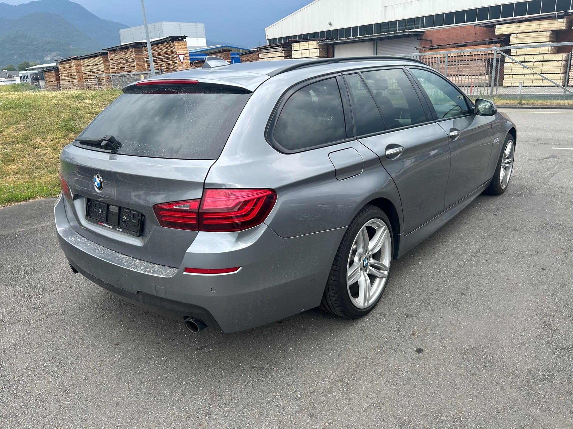 BMW 535d Touring xDrive Steptronic-showroom-element-3