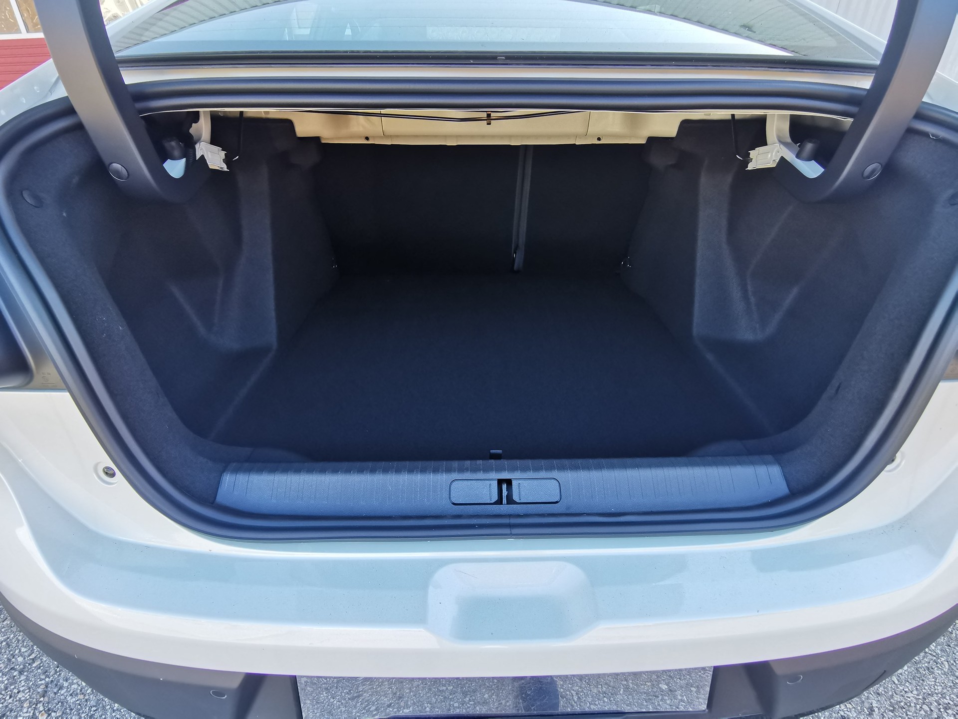 CITROEN C4 X 1.2 Pure Tech Swiss Edition EAT8-image-11