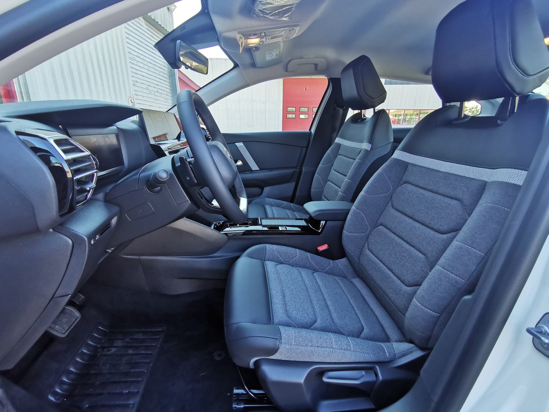 CITROEN C4 X 1.2 Pure Tech Swiss Edition EAT8-image-7
