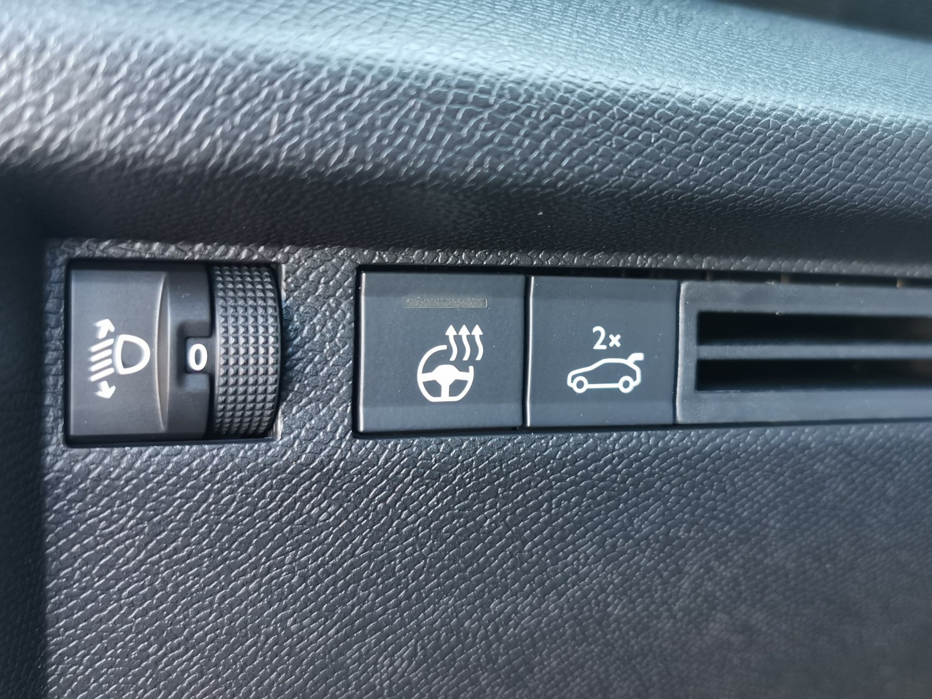 CITROEN C4 X 1.2 Pure Tech Swiss Edition EAT8-image-15