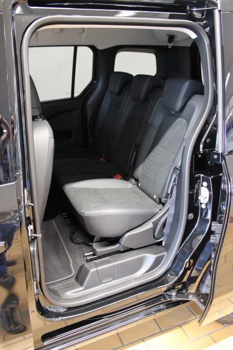 MERCEDES-BENZ EQT 200 Progressive Van-image-6
