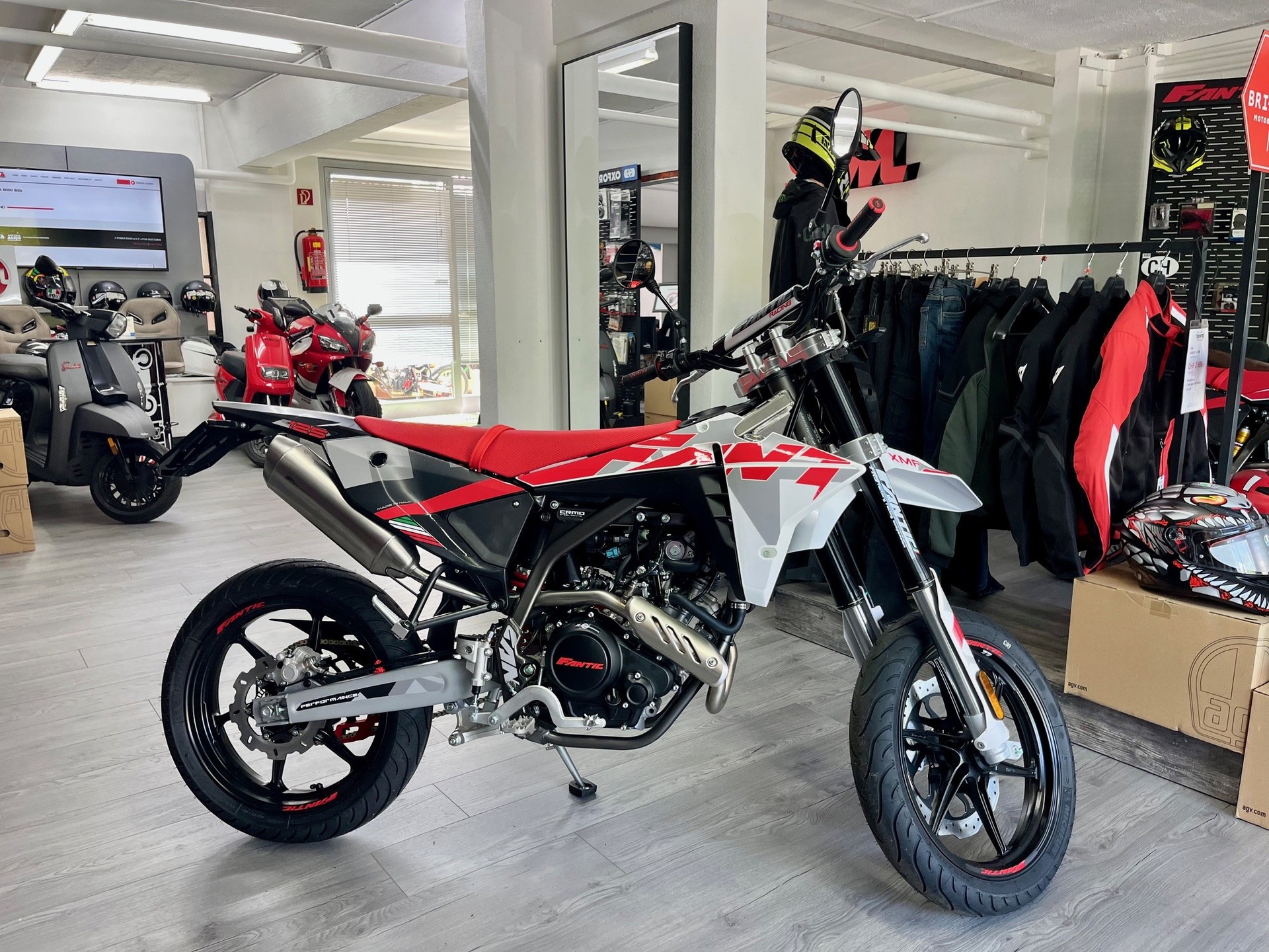 FANTIC XMF 125 Motard Performance MY25 - GRATIS LIEFERUNG"-image-3