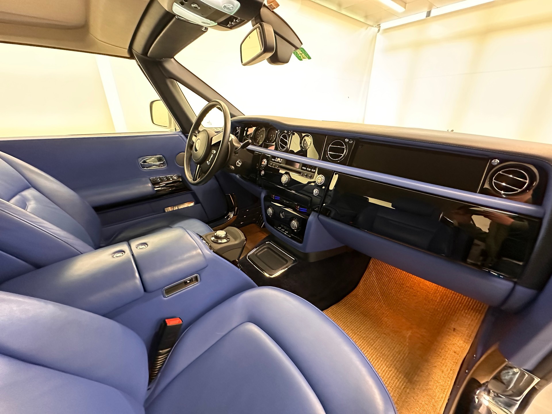ROLLS-ROYCE Phantom 6.7 V12 Drophead-image-14